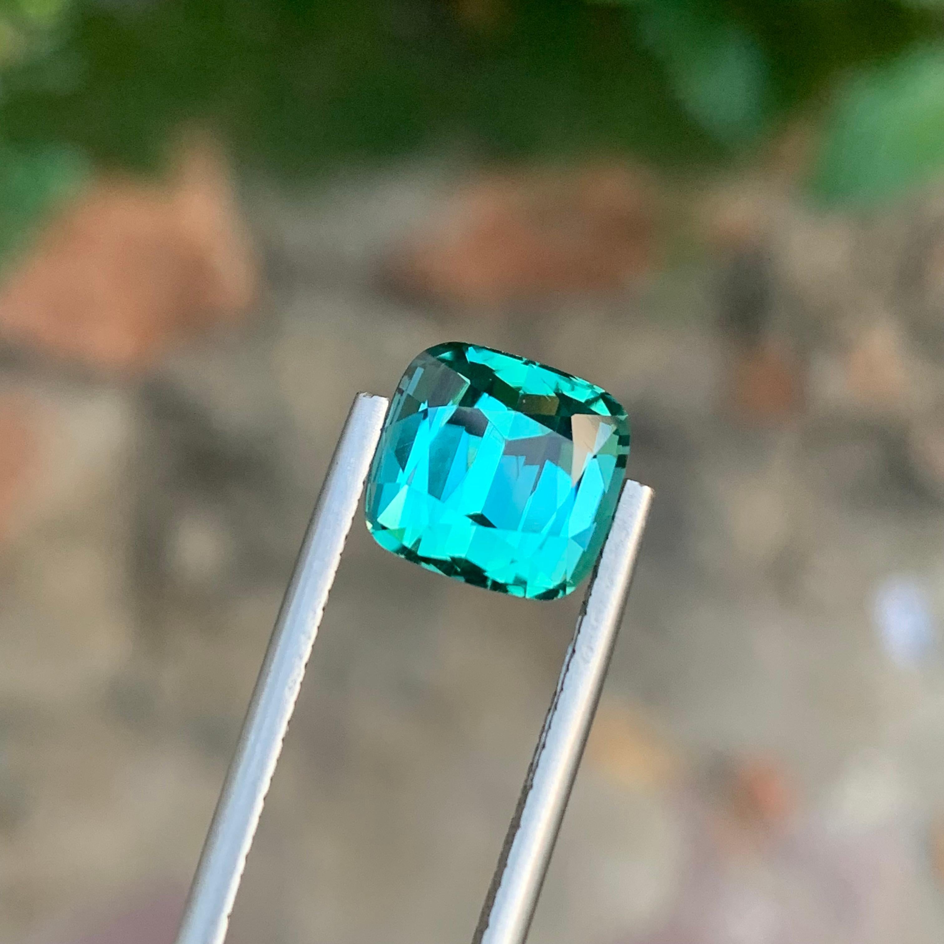 Impressionnante tourmaline naturelle vert bleuté taille coussin de 5,20 carats en vente 5