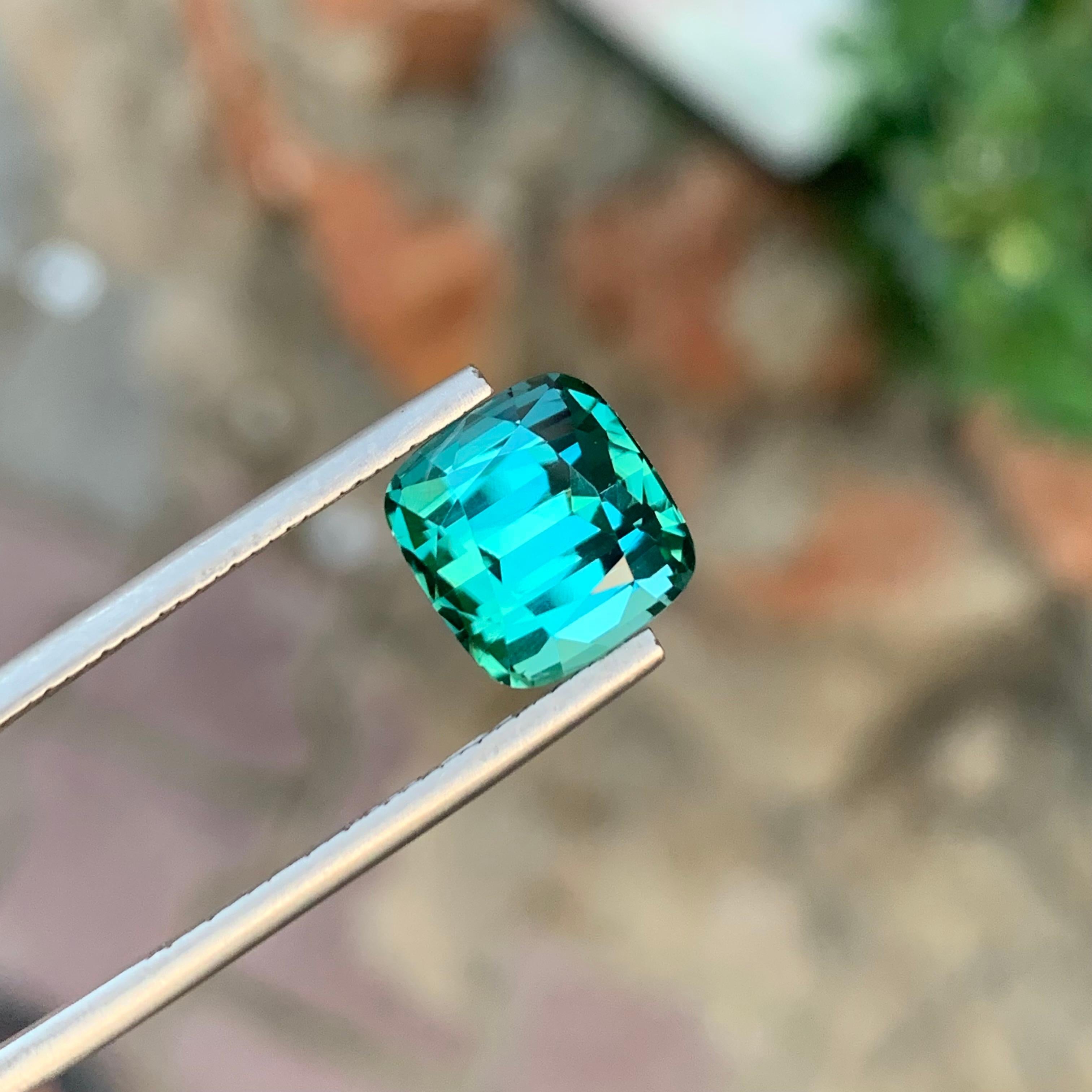 Impressionnante tourmaline naturelle vert bleuté taille coussin de 5,20 carats en vente 6