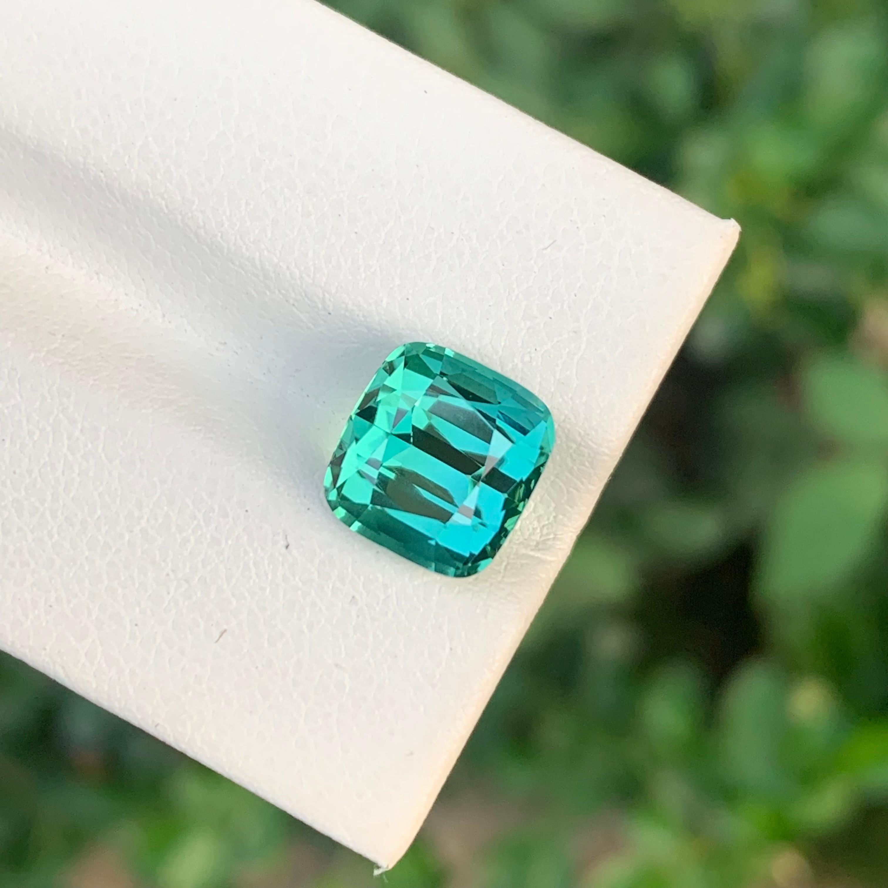 Taille coussin Impressionnante tourmaline naturelle vert bleuté taille coussin de 5,20 carats en vente