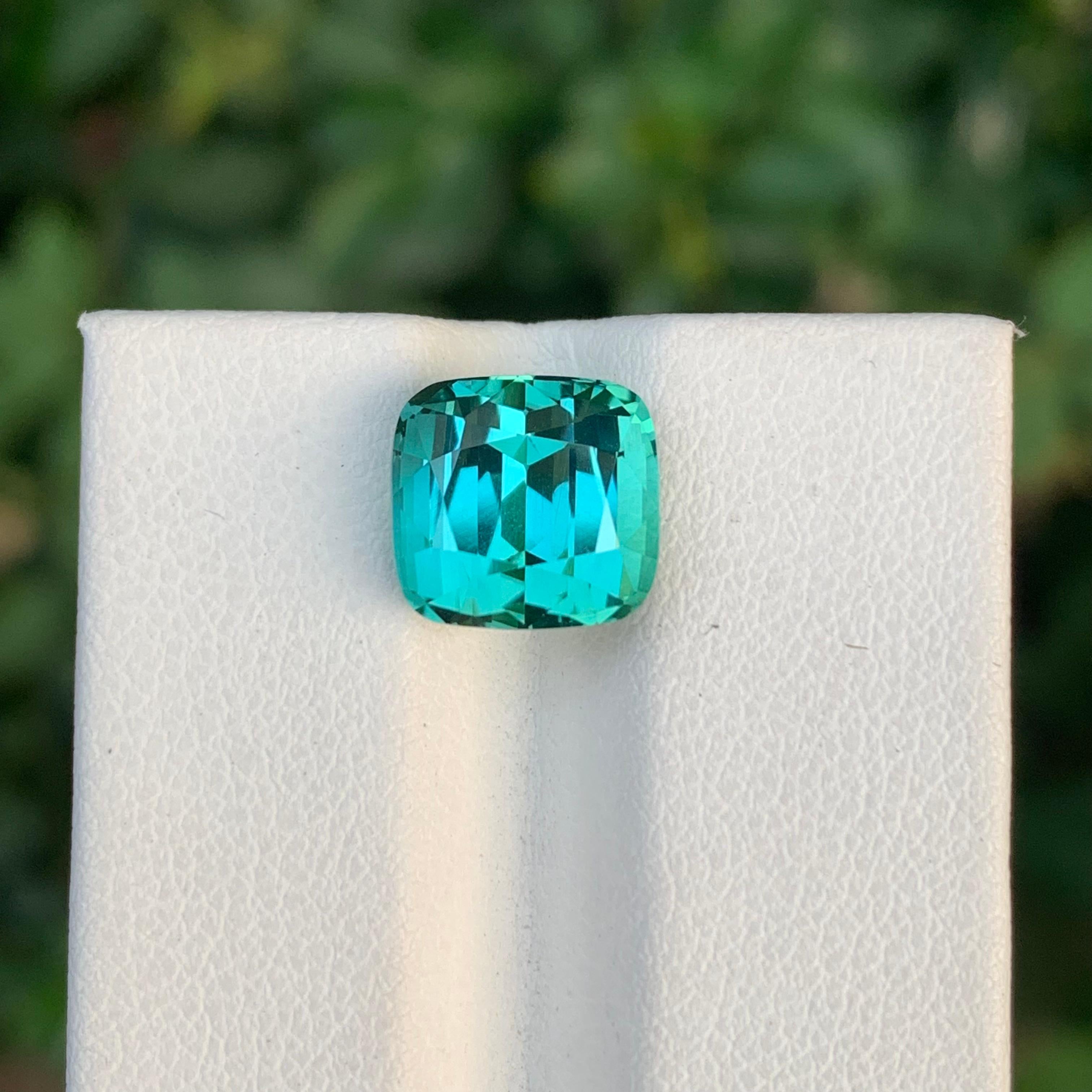 Impressionnante tourmaline naturelle vert bleuté taille coussin de 5,20 carats Neuf - En vente à Peshawar, PK