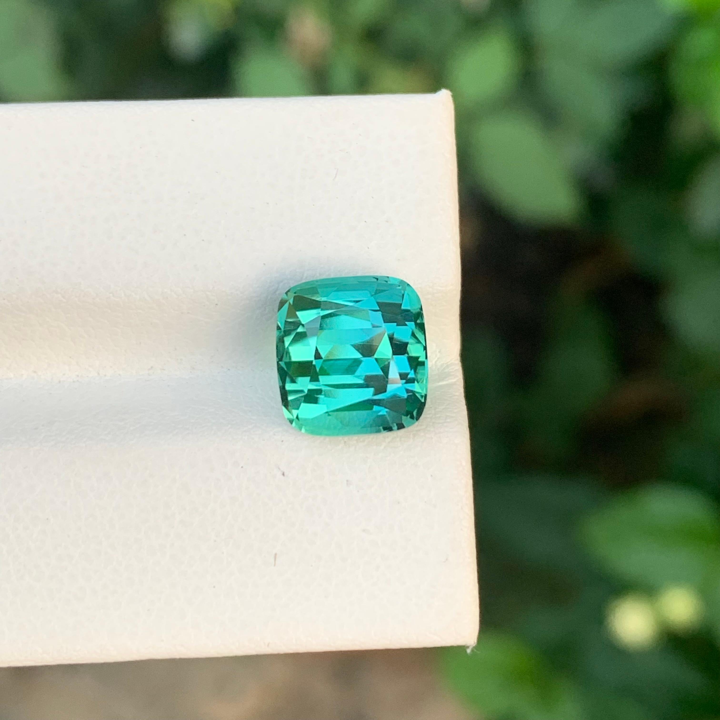 Impressionnante tourmaline naturelle vert bleuté taille coussin de 5,20 carats Unisexe en vente