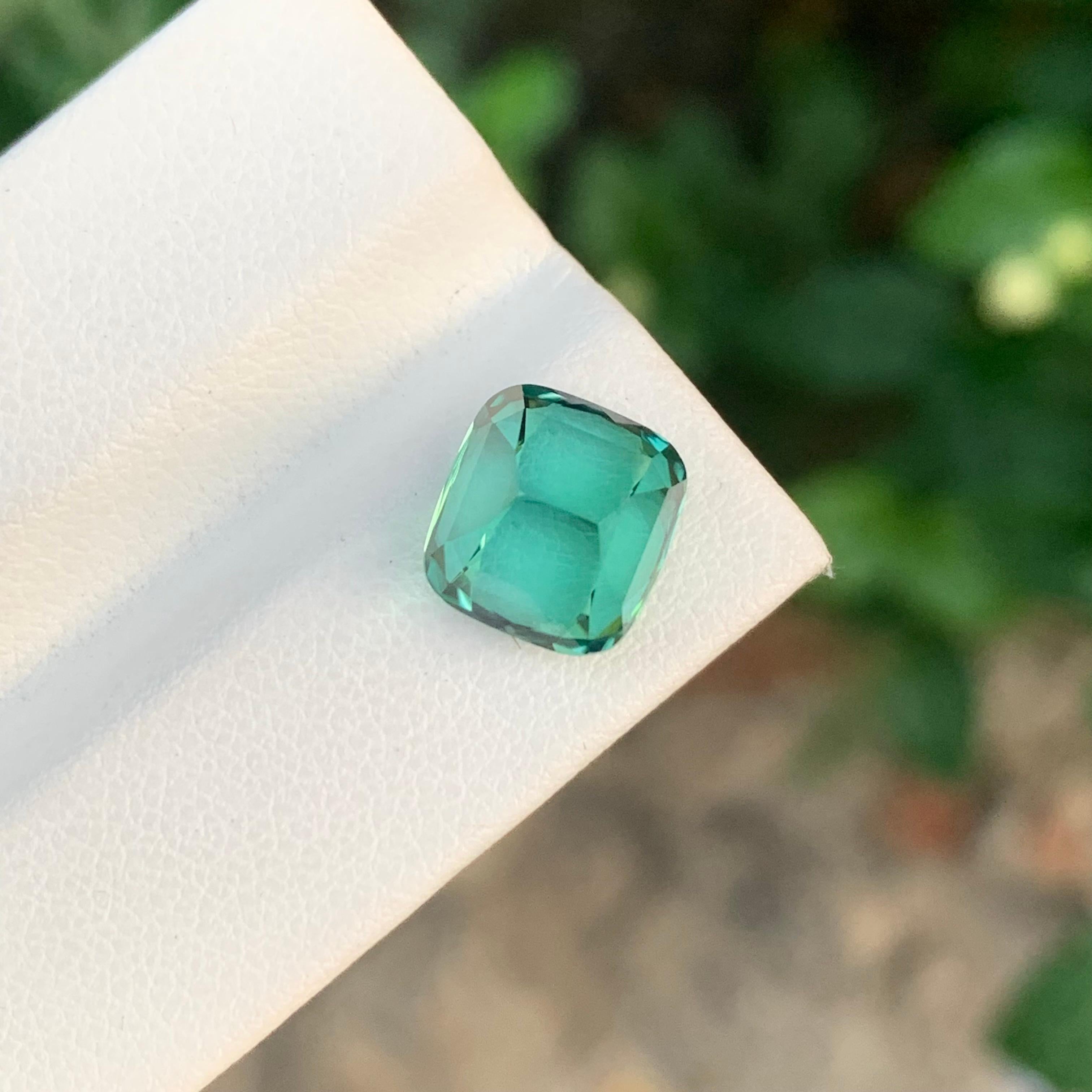 Impressionnante tourmaline naturelle vert bleuté taille coussin de 5,20 carats en vente 2