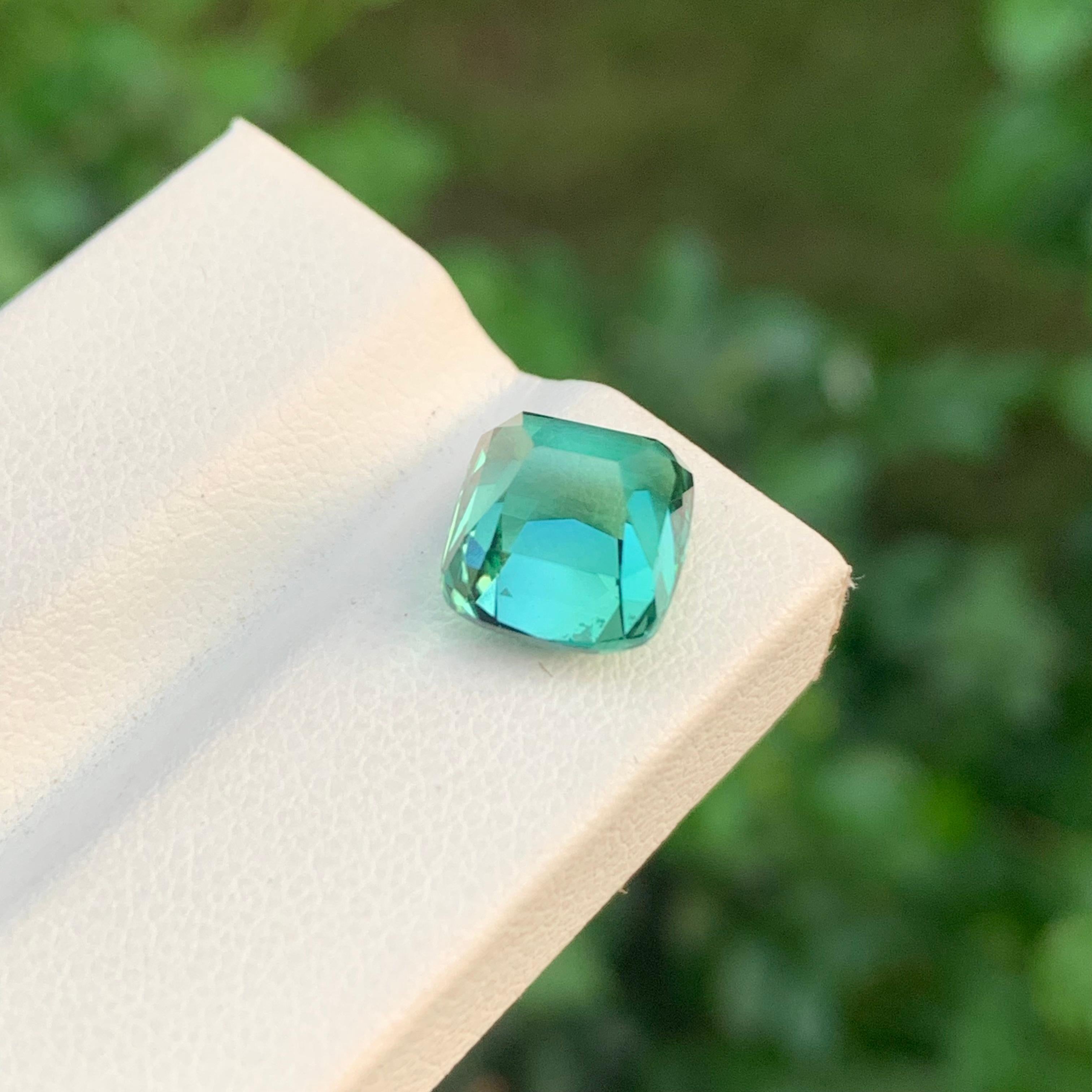 Impressionnante tourmaline naturelle vert bleuté taille coussin de 5,20 carats en vente 3