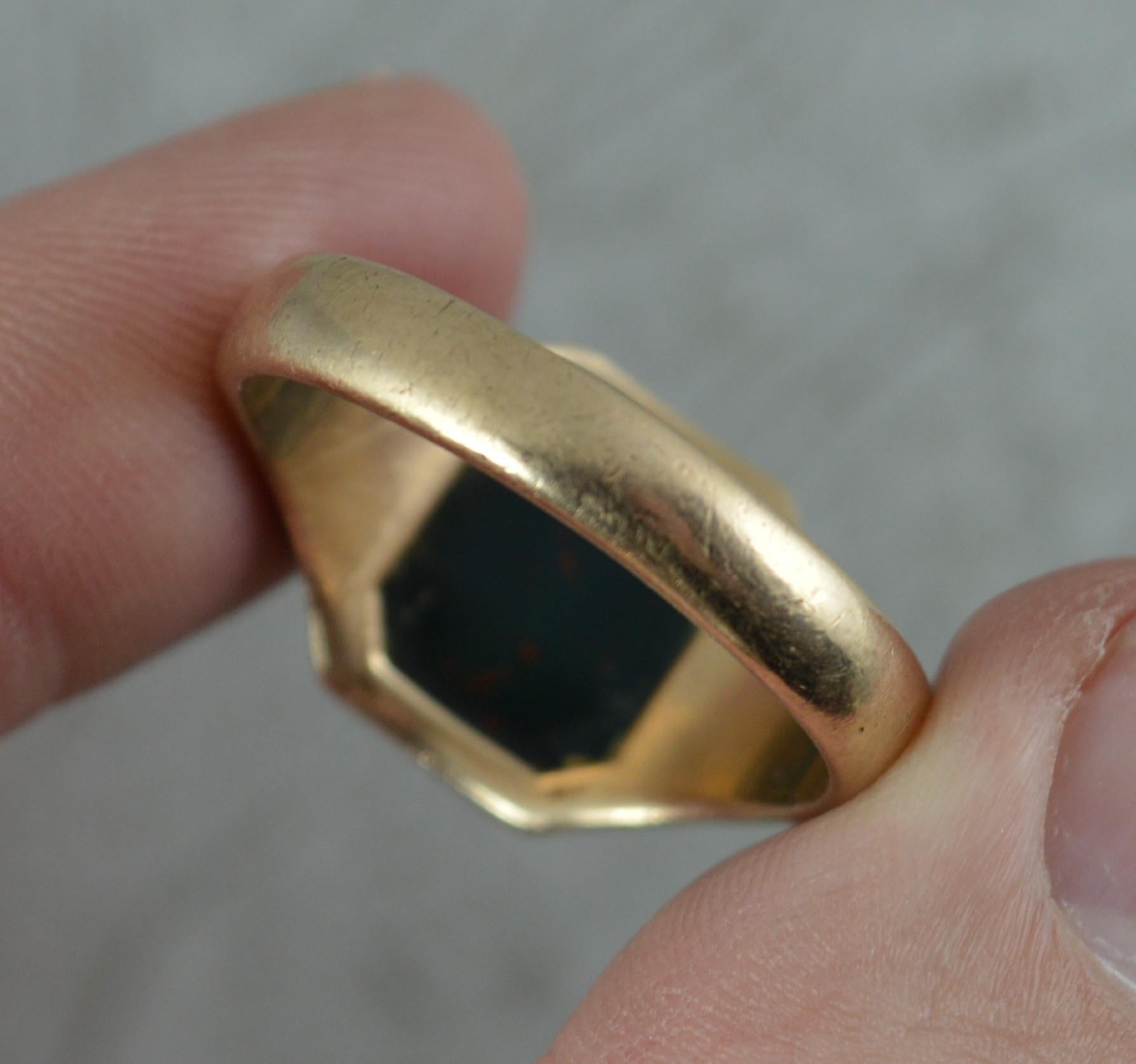 Women's or Men's Impressive 9 Carat Gold and Bloodstone Intaglio Seal Signet Ring