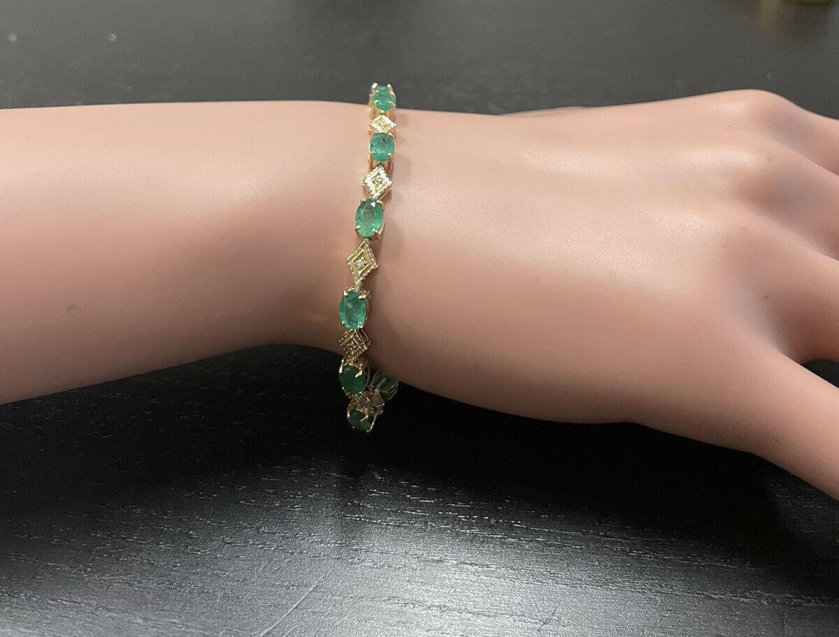 Impressive 9.15 Carats Natural Emerald & Diamond 14K Solid Yellow Gold Bracelet In New Condition For Sale In Los Angeles, CA