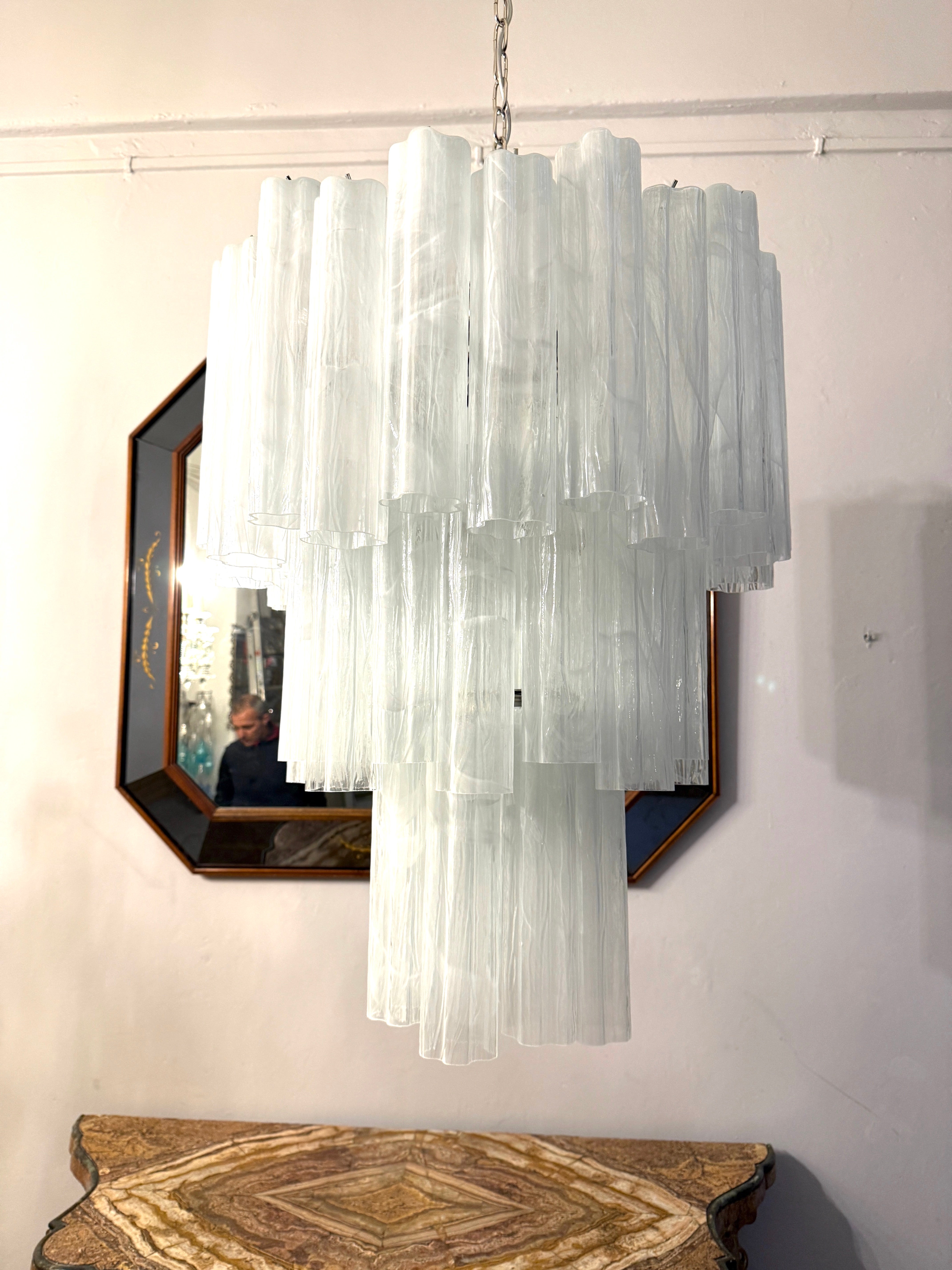 italien Impressionnant lustre Tronchi en verre de Murano effet albâtre en vente
