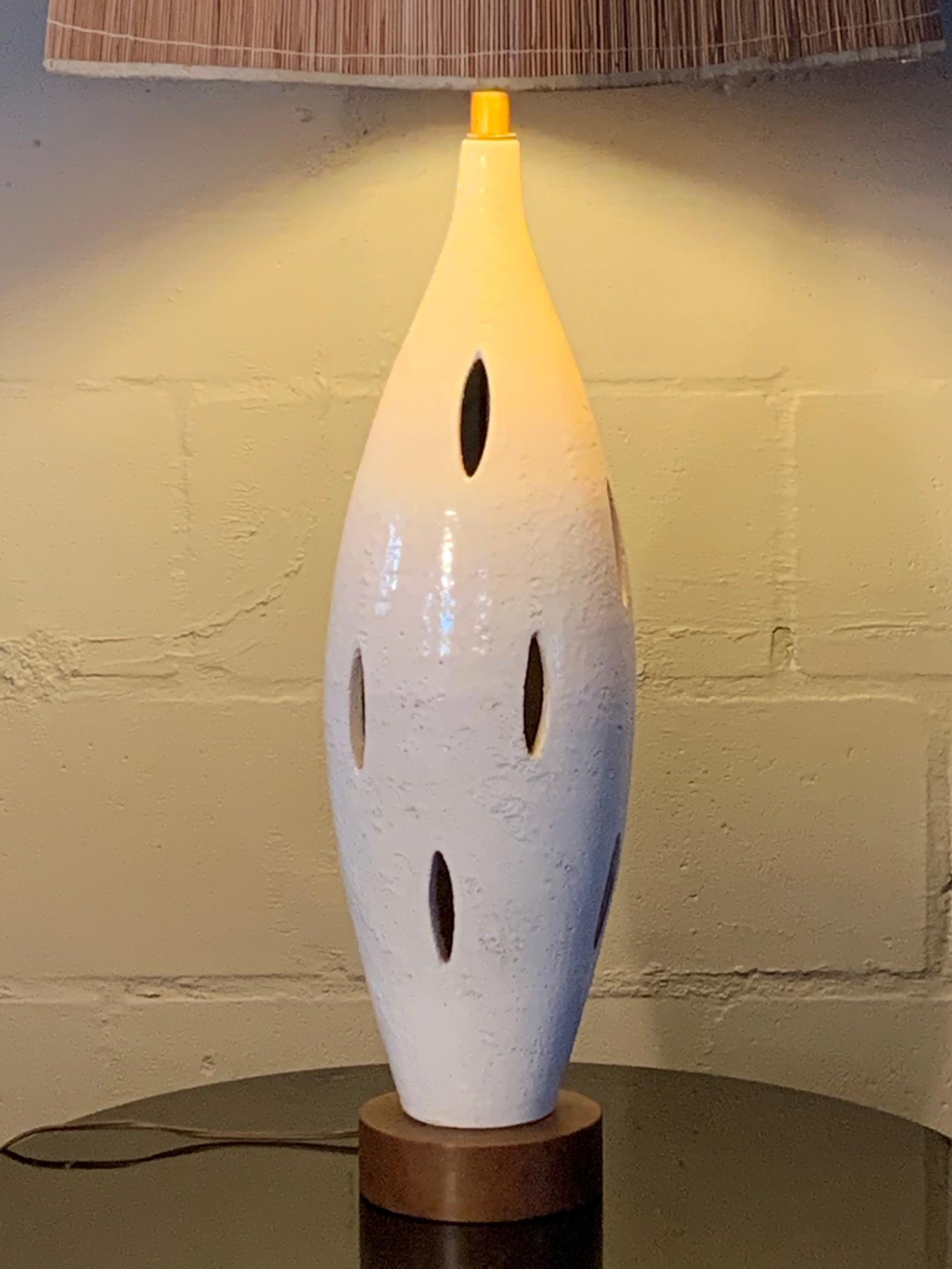 Mid-Century Modern Impressive Aldo Londi for Bitossi Ceramic Lamp For Sale