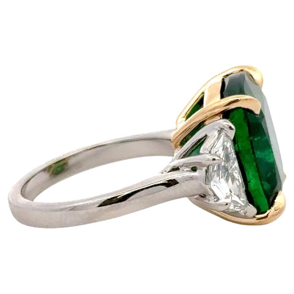 Impressionnante bague à trois pierres avec émeraude de Zambie certifiée GIA, 12,62 carats poids total en vente 1