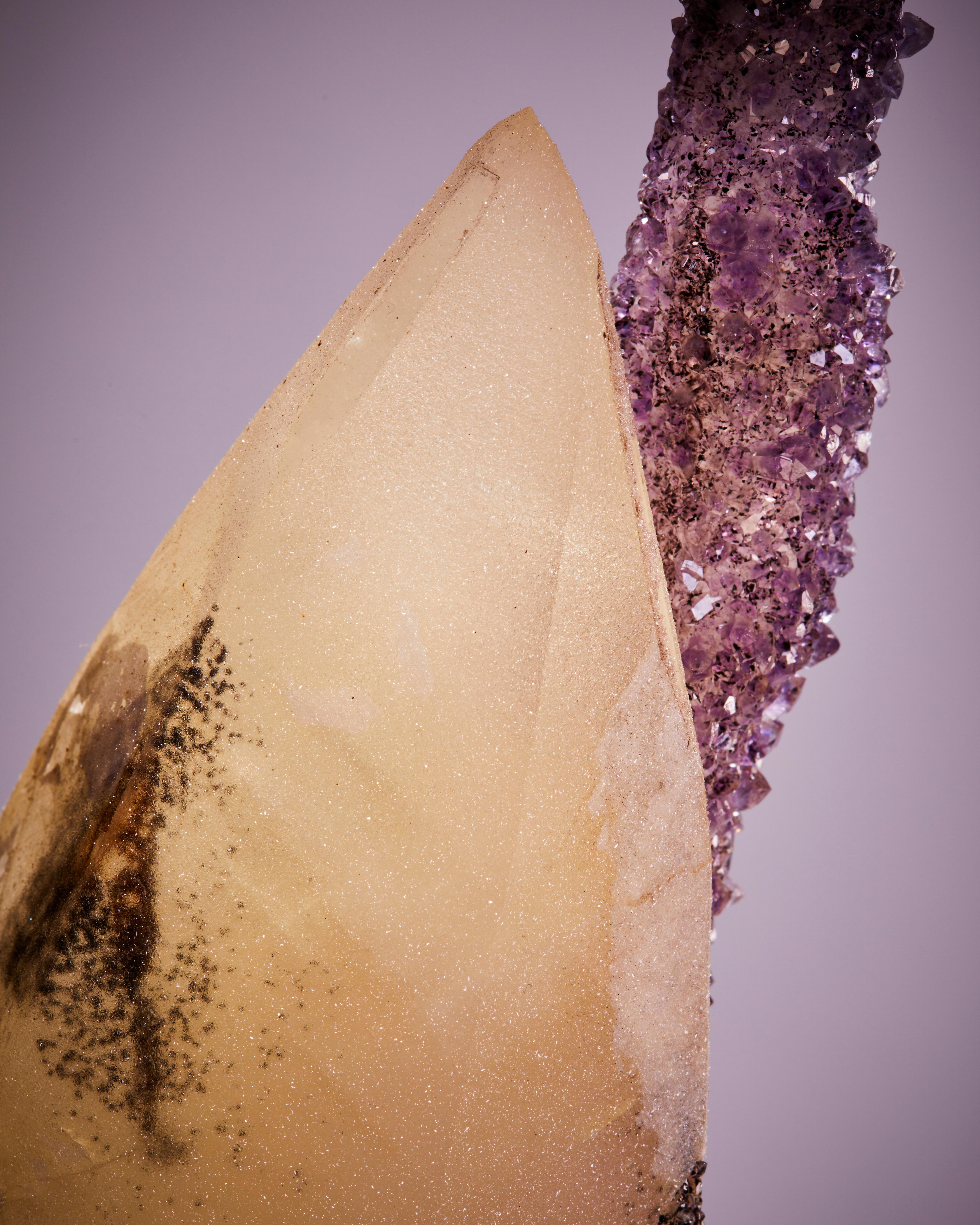 Impresionante Geoda de Amatista con Gran Calcita en venta 6