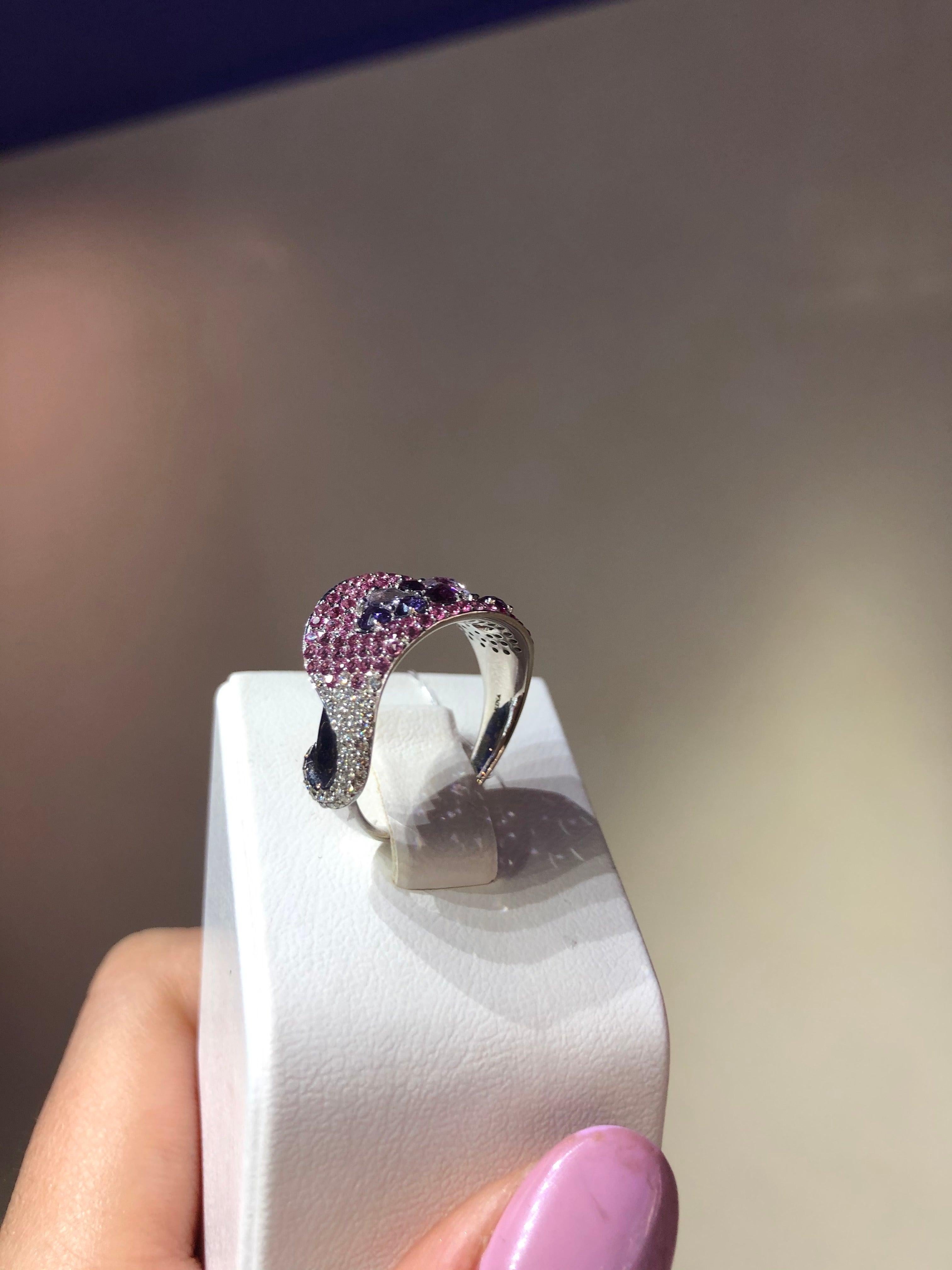 En vente :  Impressionnante bague en or blanc avec améthyste, saphir rose, grenat et diamant 3