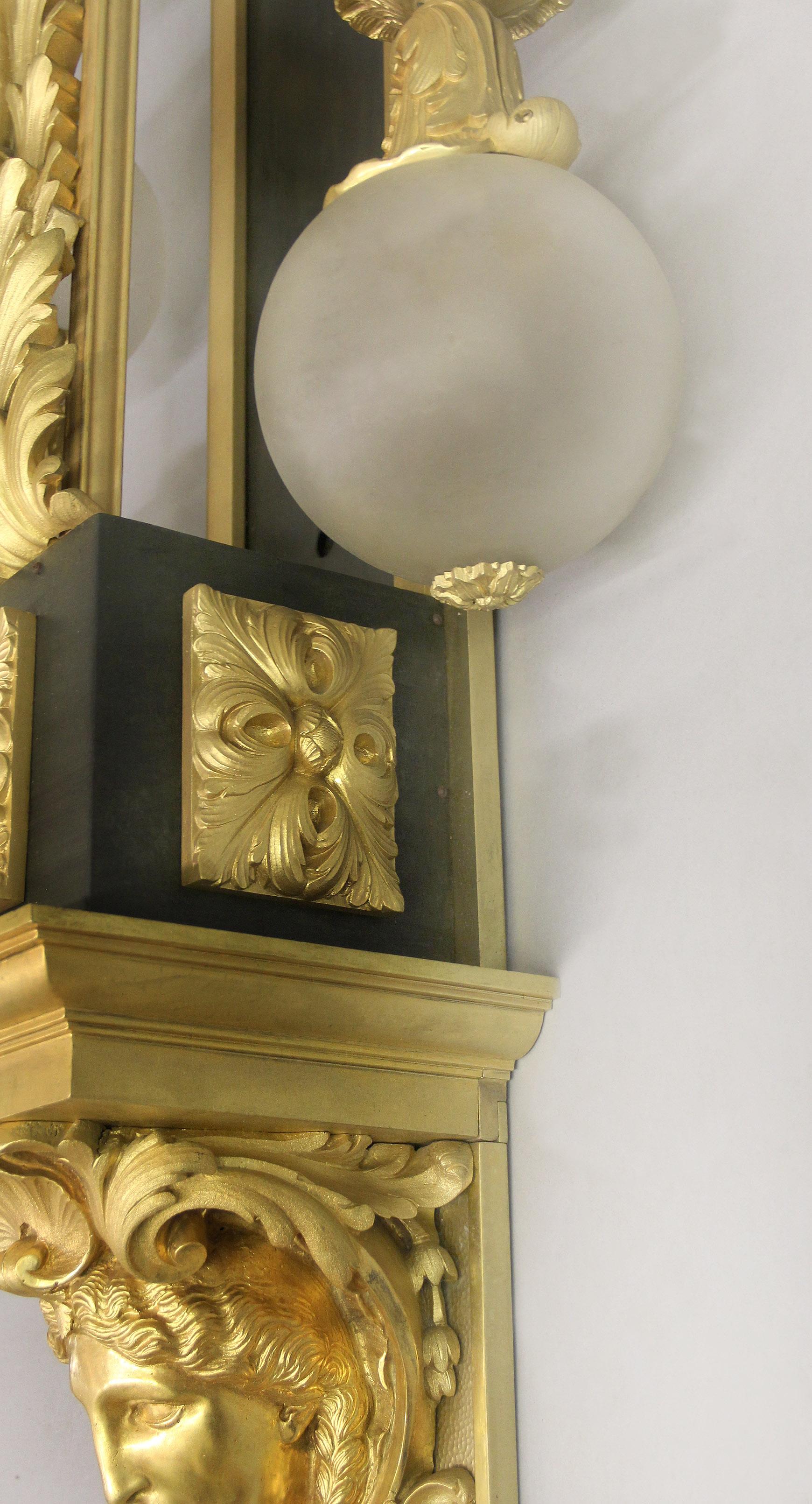 Bronze Impressionnante et imposante paire d'appliques à six lumières en bronze doré du début du XXe siècle en vente