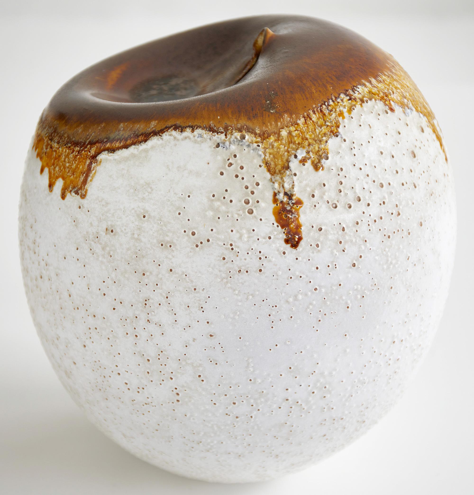 Impressive and large ceramic sphere by Pino Castagna, Italy 1960's In Good Condition For Sale In Renens, CH