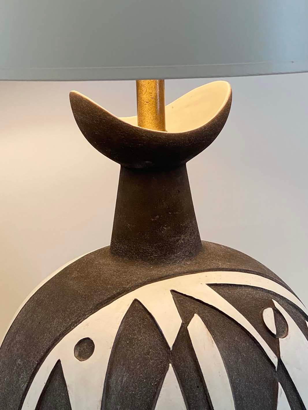 Americano Impressionante e grande lampada da tavolo in ceramica Thomas Toft per Tye of California in vendita