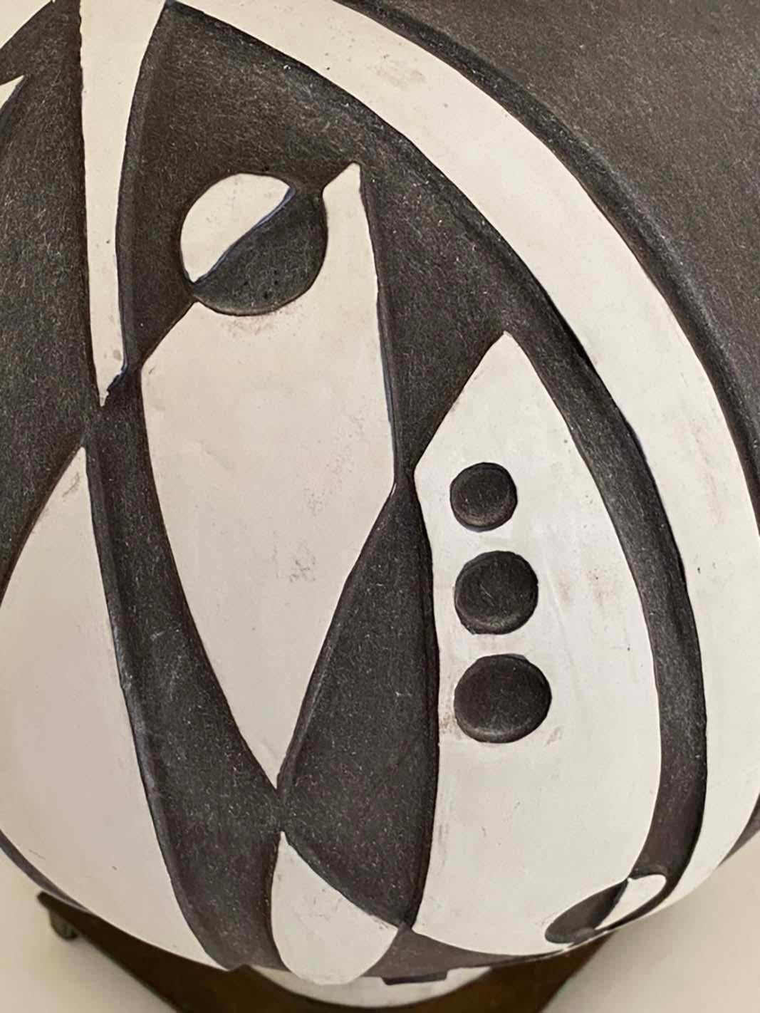 Impressionante e grande lampada da tavolo in ceramica Thomas Toft per Tye of California In condizioni buone in vendita a Minneapolis, MN