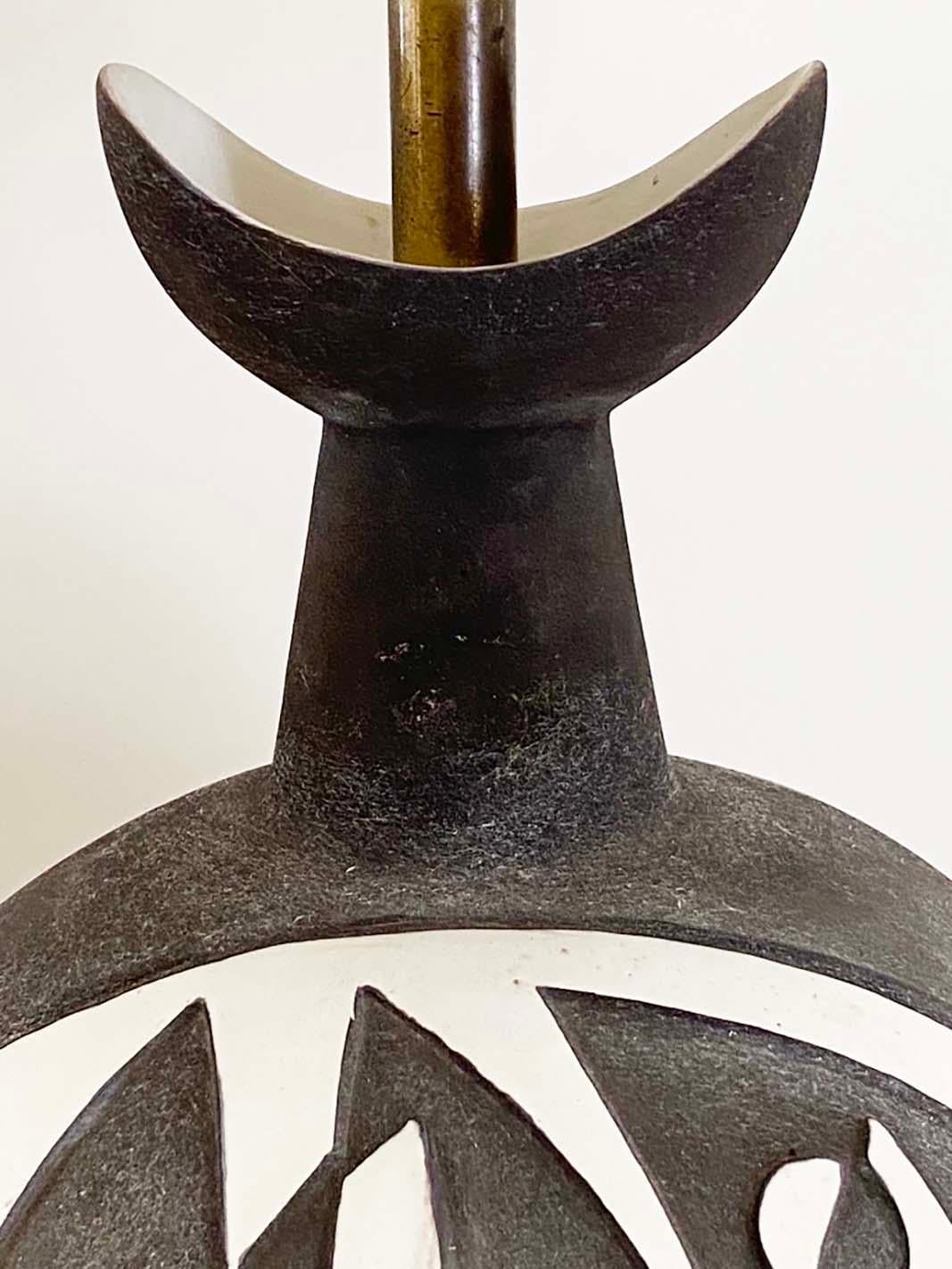 Metallo Impressionante e grande lampada da tavolo in ceramica Thomas Toft per Tye of California in vendita