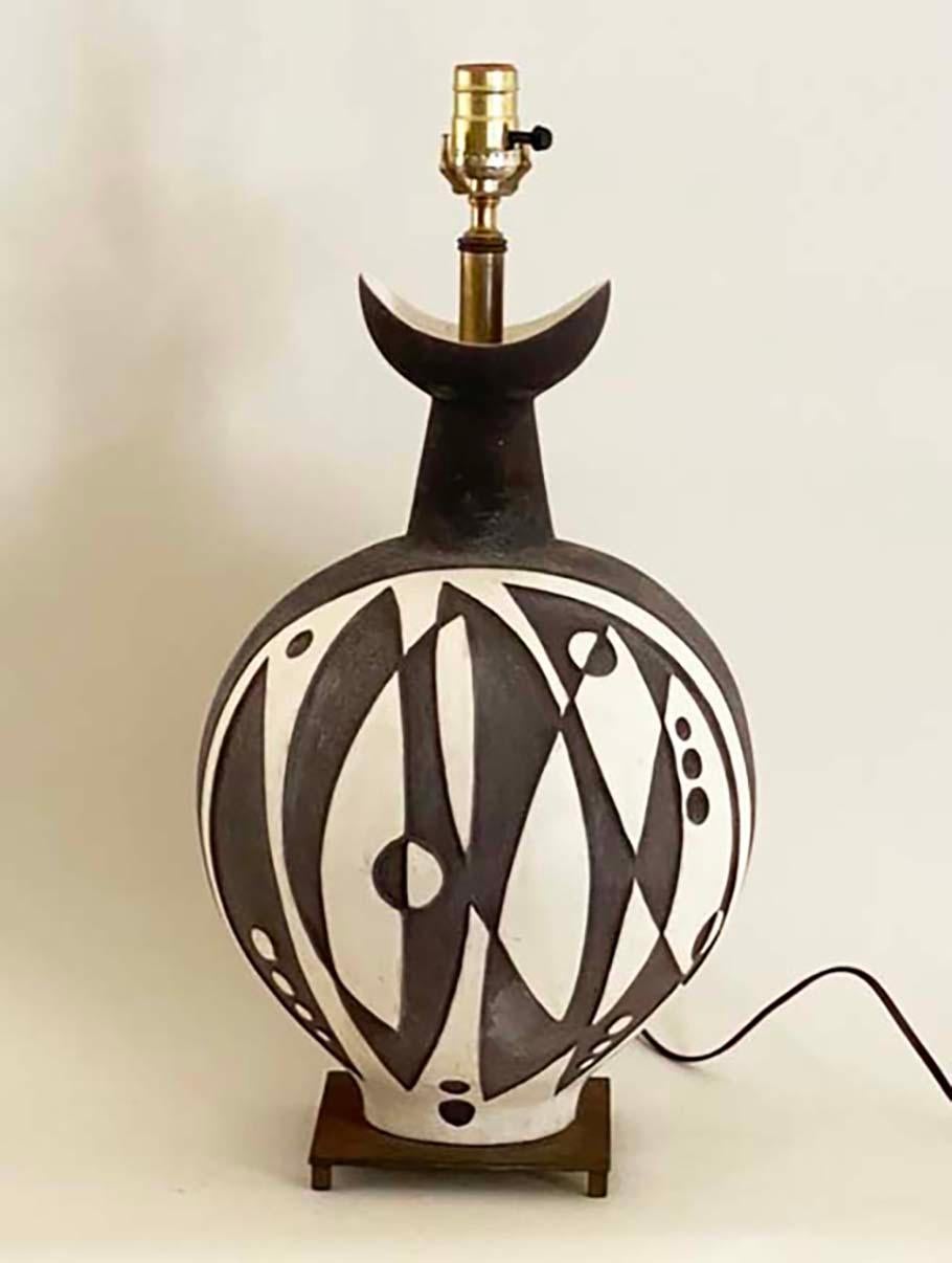 Impressionante e grande lampada da tavolo in ceramica Thomas Toft per Tye of California in vendita 1