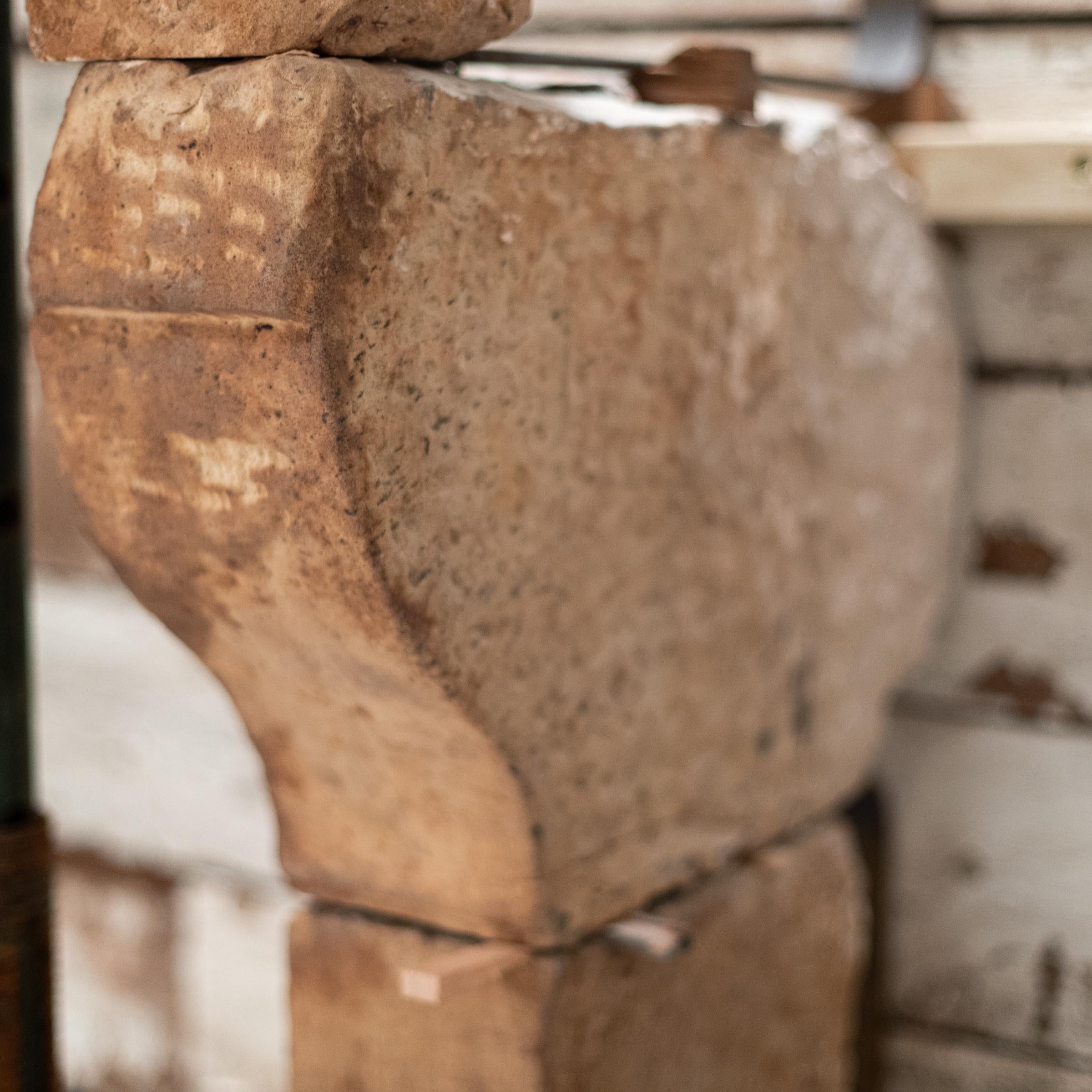 Beeindruckender antiker englischer Stein-Kaminsims aus dem 18. Jahrhundert im Angebot 5