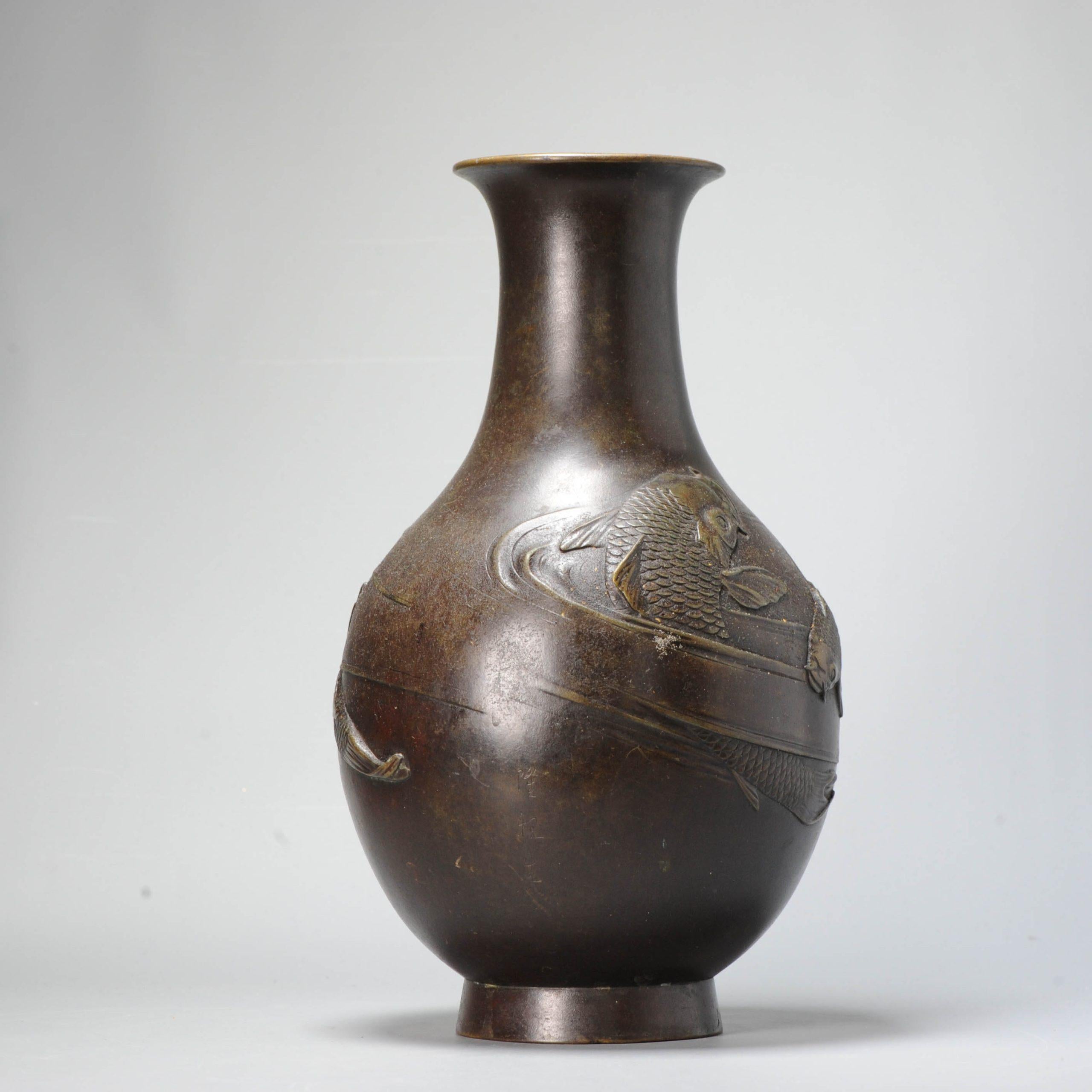 Impressive Antique 19th Century Japanese Bronze Carp Vase Meiji Period In Good Condition For Sale In Amsterdam, Noord Holland