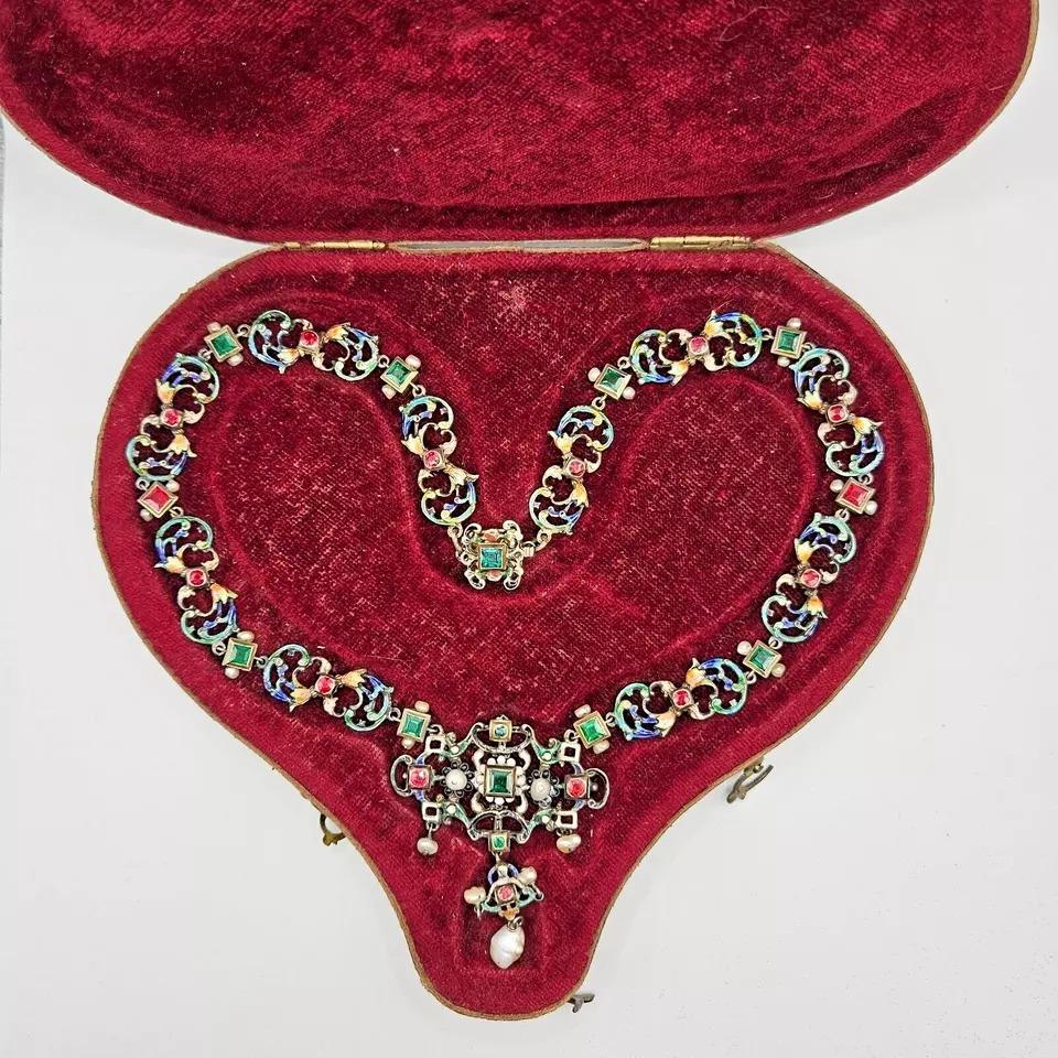 Impressionante collana antica austro-ungarica di perle smaltate con più gemme in vendita 2