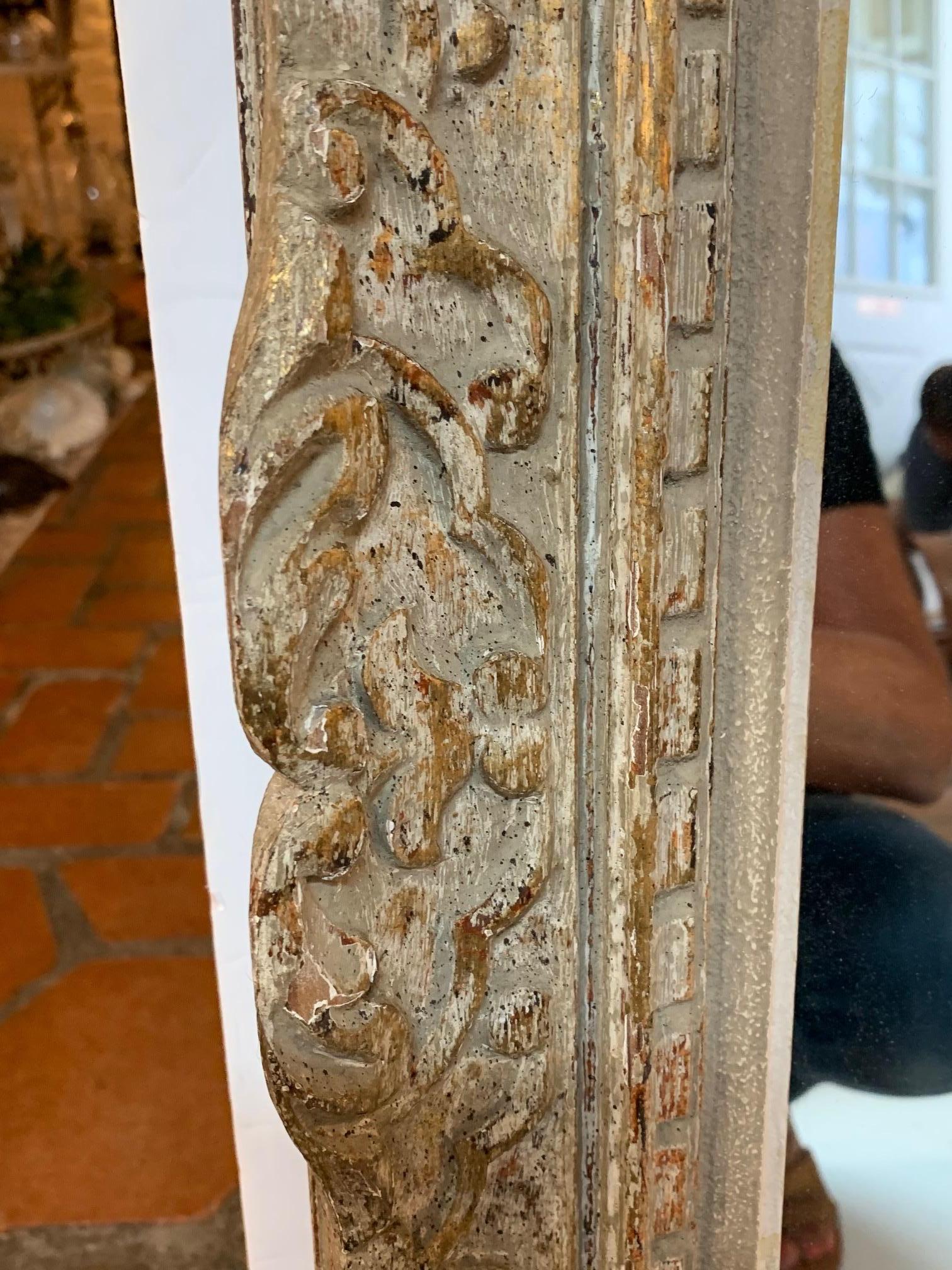 Beeindruckender antiker französischer Spiegel aus geschnitztem Holz mit Originalfarbe (Französisch)