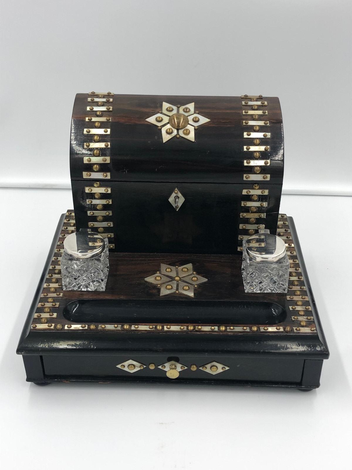 Début de l'époque victorienne Impressionnant Stand de bureau Coromandel antique en vente