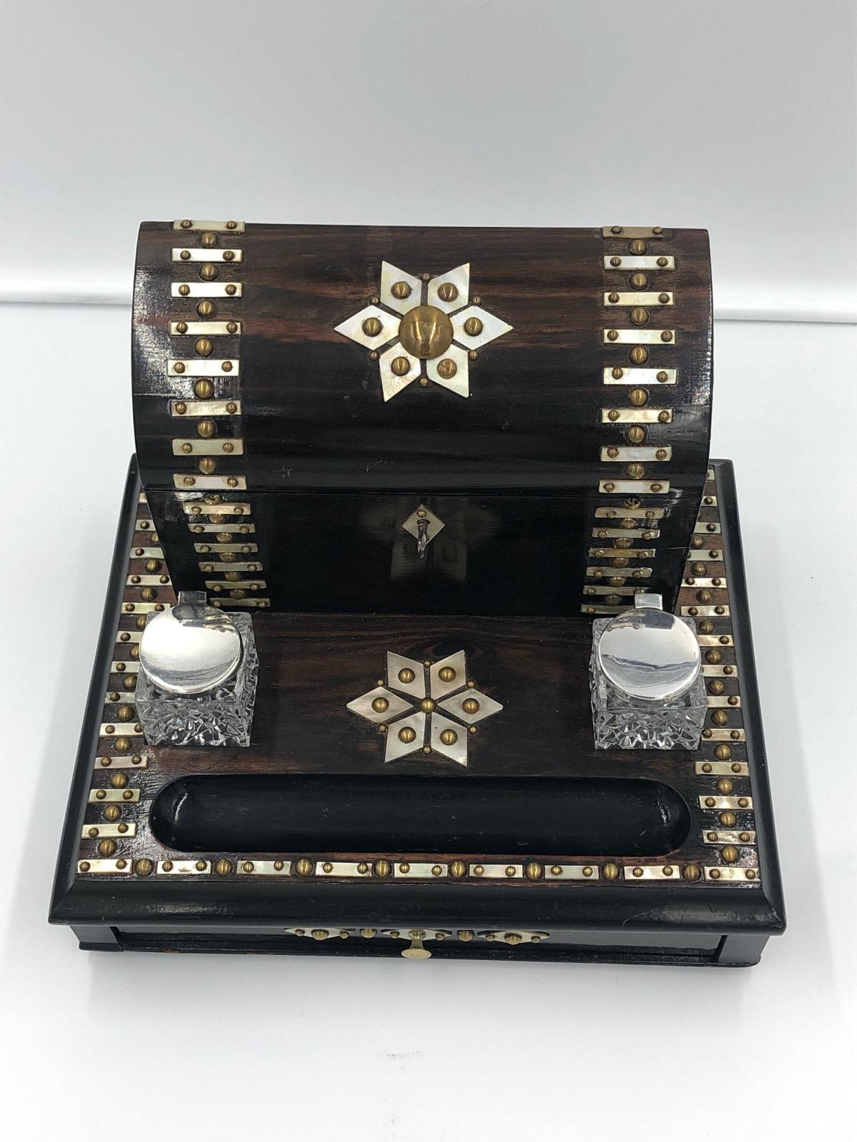 Nacre Impressionnant Stand de bureau Coromandel antique en vente