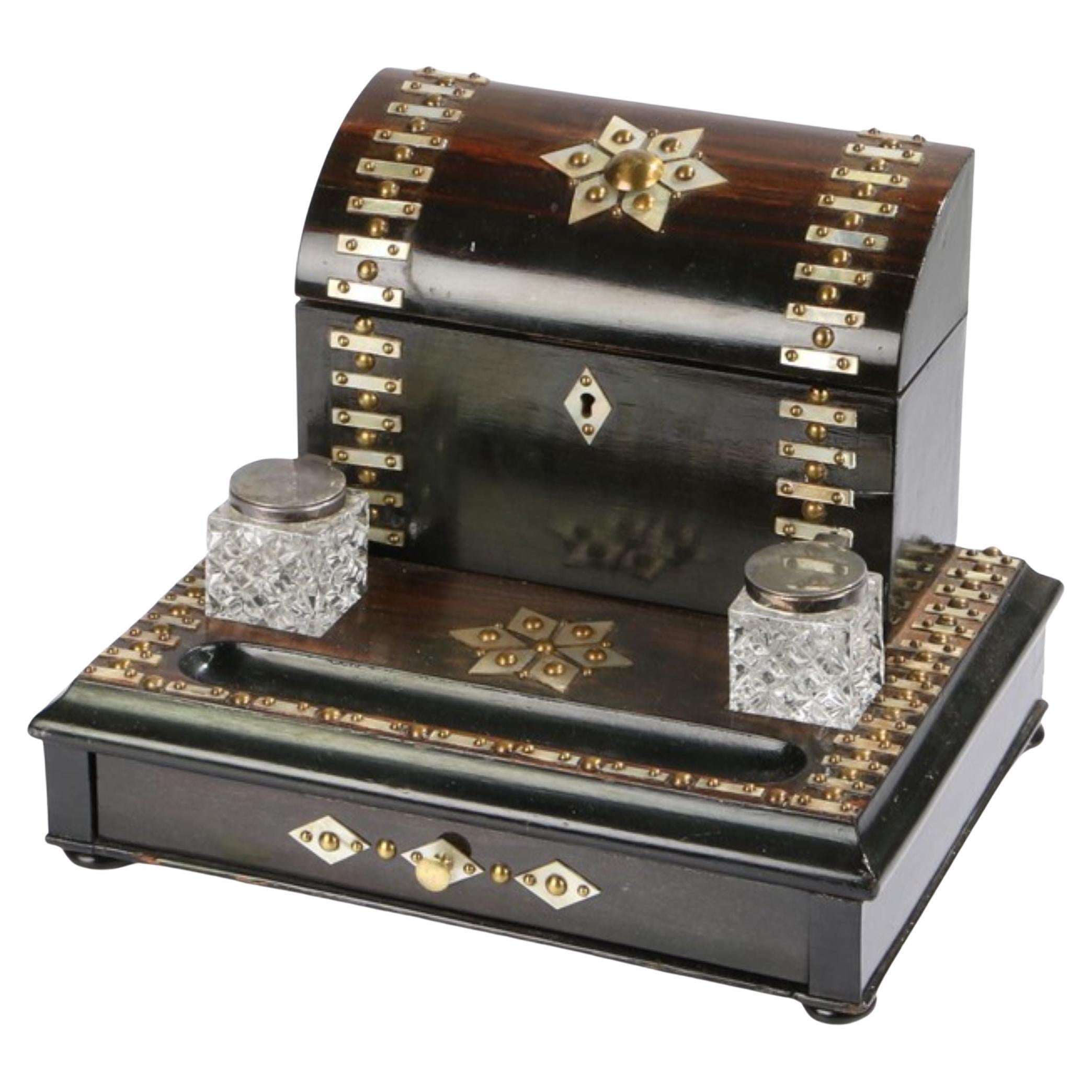 Impressionnant Stand de bureau Coromandel antique en vente
