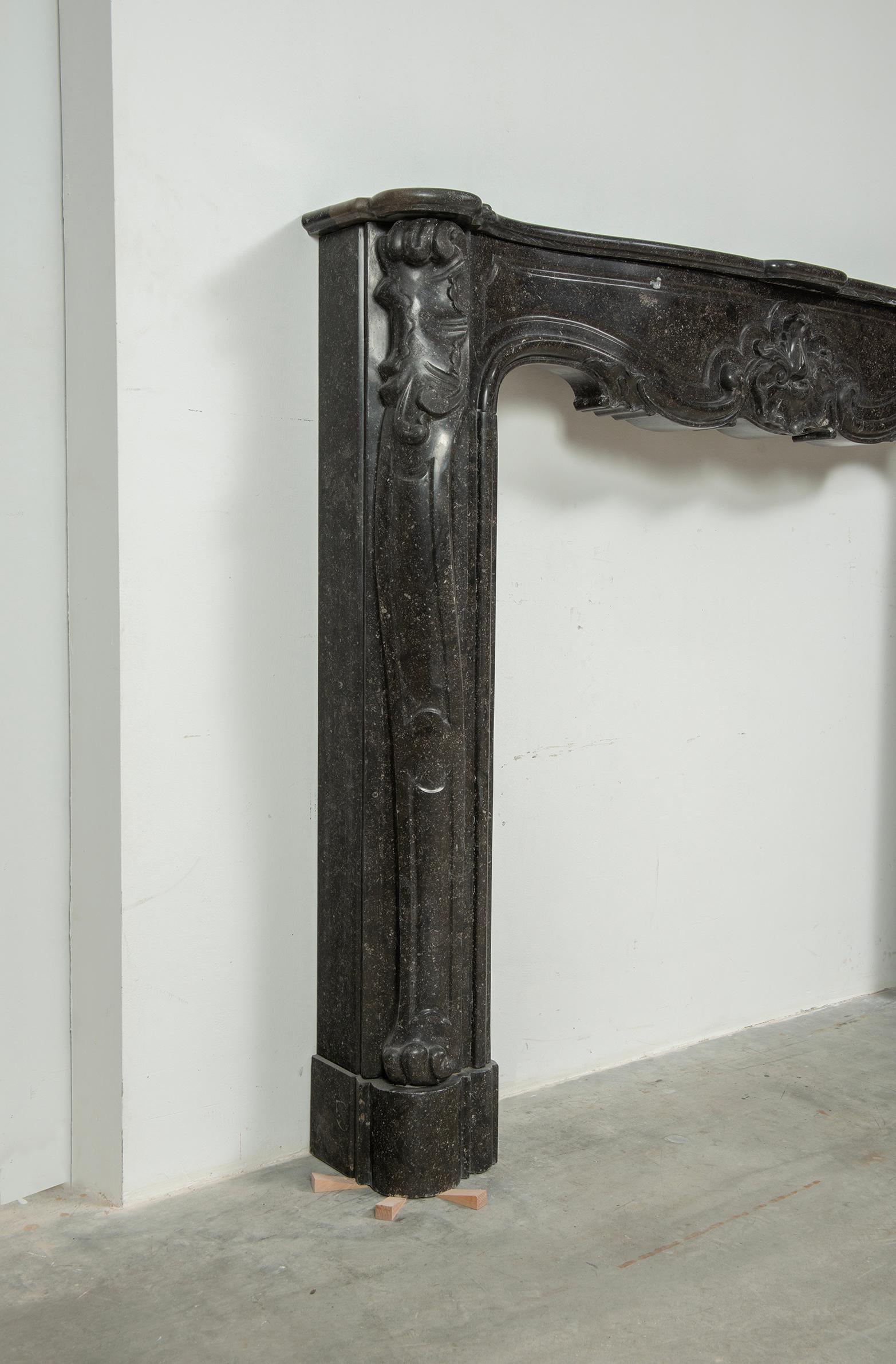 Impresionante Repisa de chimenea rococó antigua en venta 9