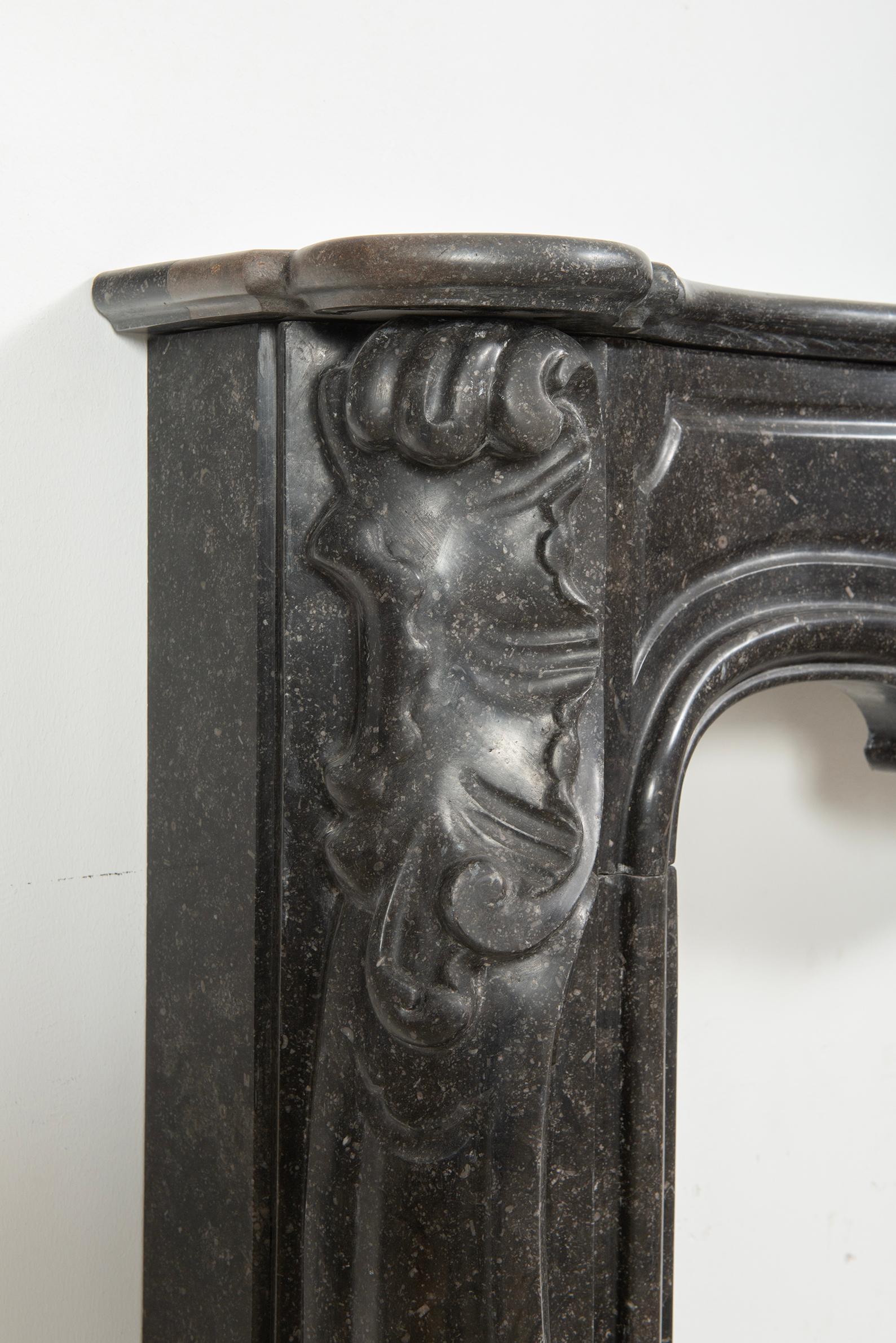 Impresionante Repisa de chimenea rococó antigua en venta 13