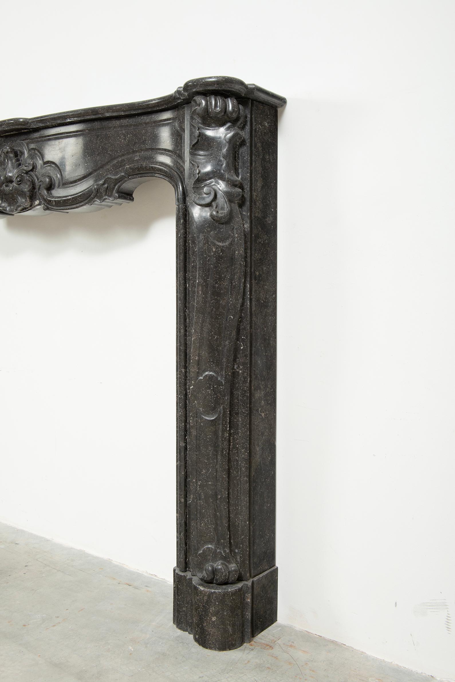 Impresionante Repisa de chimenea rococó antigua siglo XVIII y antes en venta