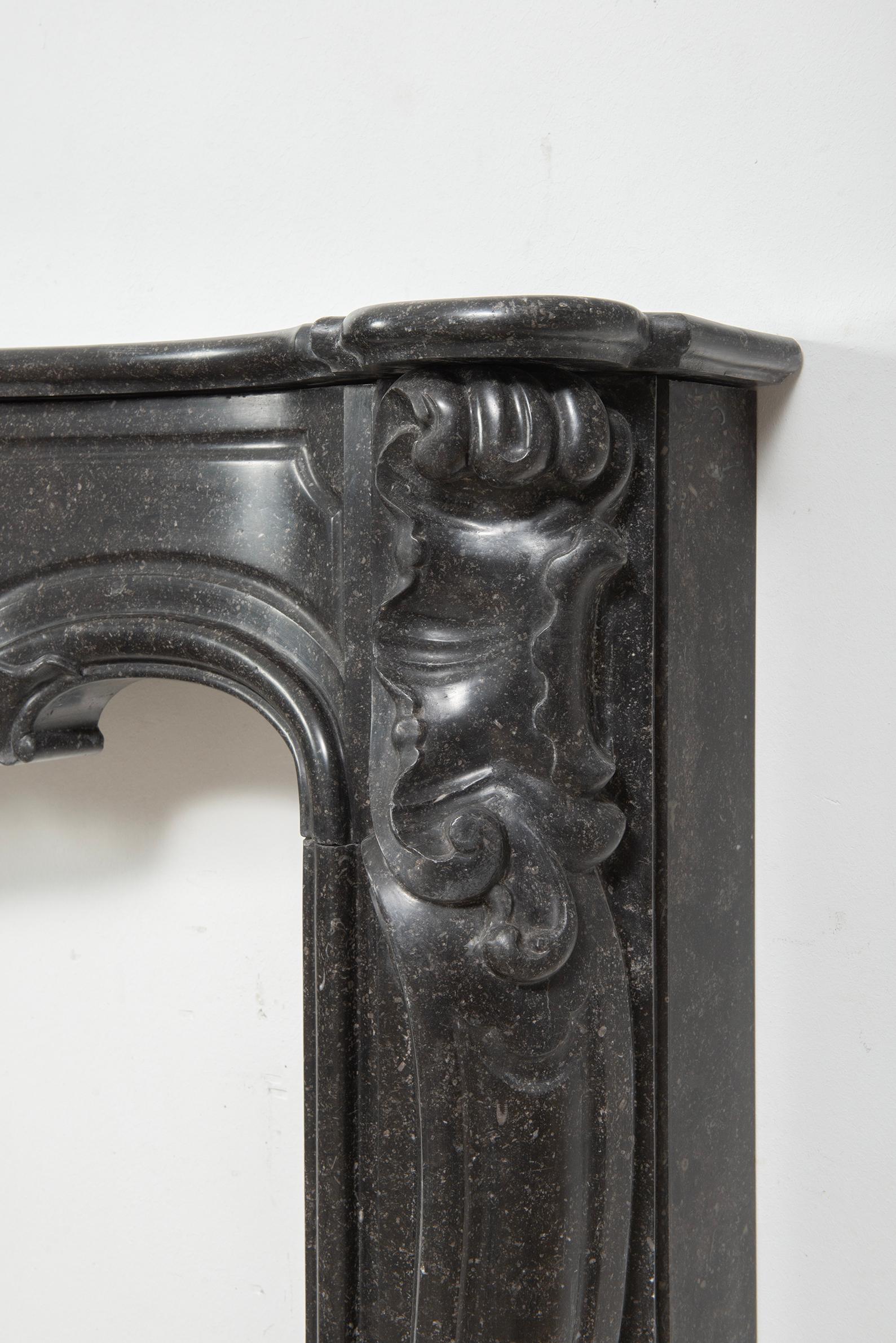 Impresionante Repisa de chimenea rococó antigua en venta 2
