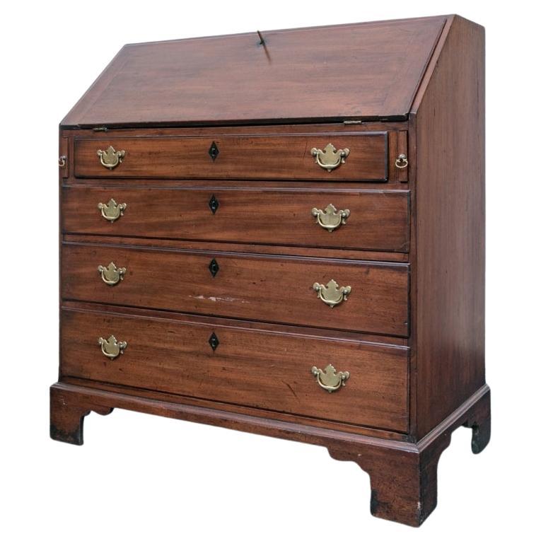 Impressionnant bureau-secrétaire antique à plateau incliné