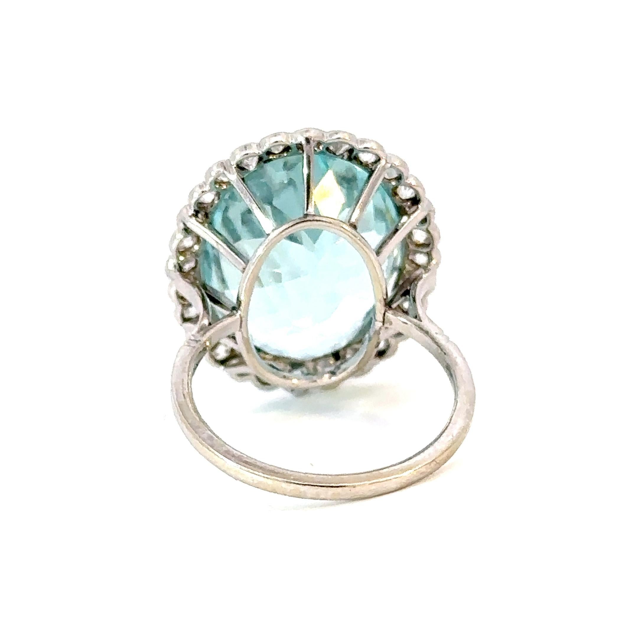 Contemporaneo Impressionante anello con acquamarina e diamanti in oro bianco 18 carati in vendita