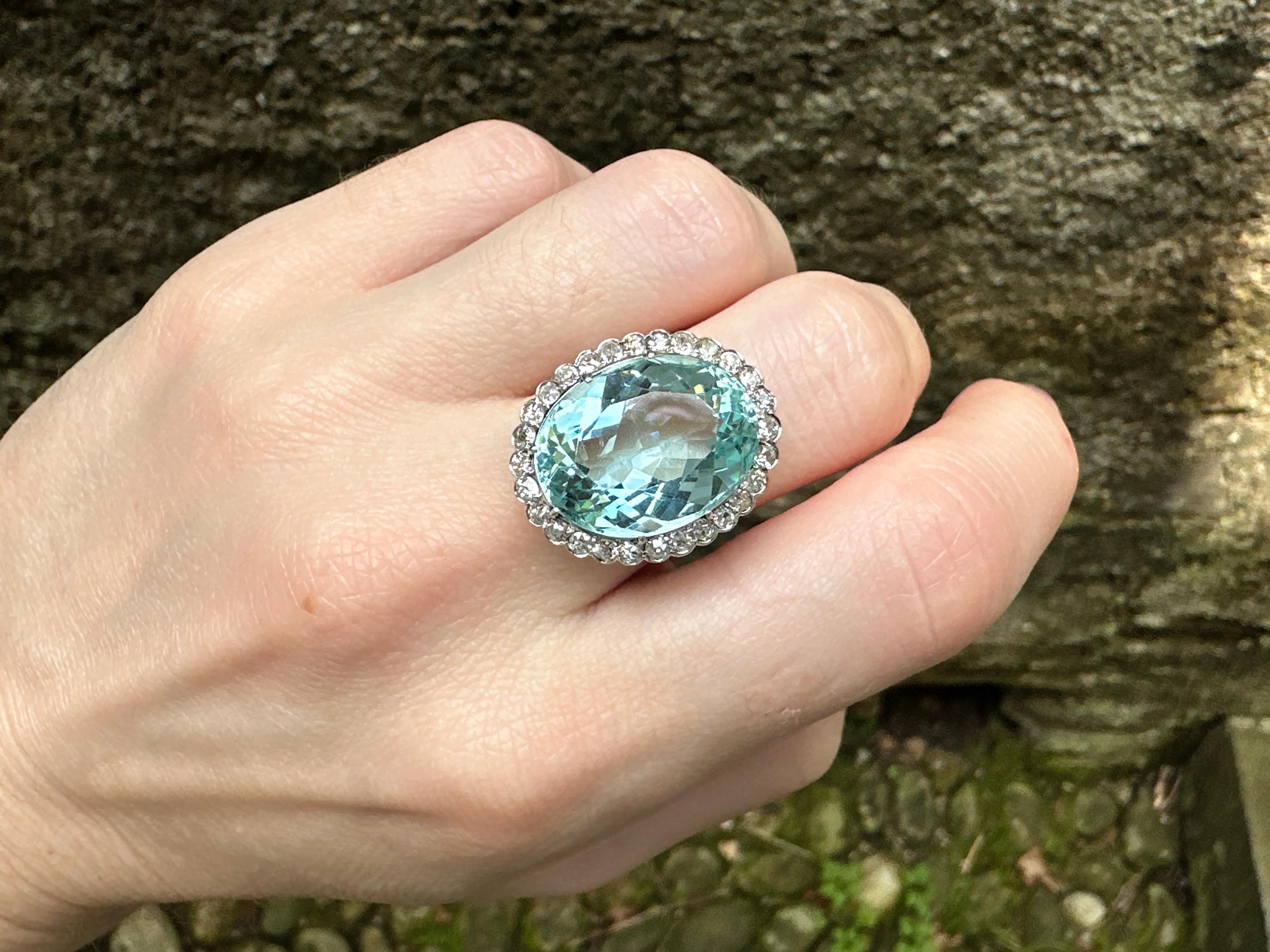 Impressionante anello con acquamarina e diamanti in oro bianco 18 carati in vendita 1