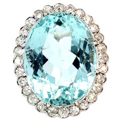 Impresionante Anillo de Aguamarina y Diamantes en Oro Blanco de 18 K