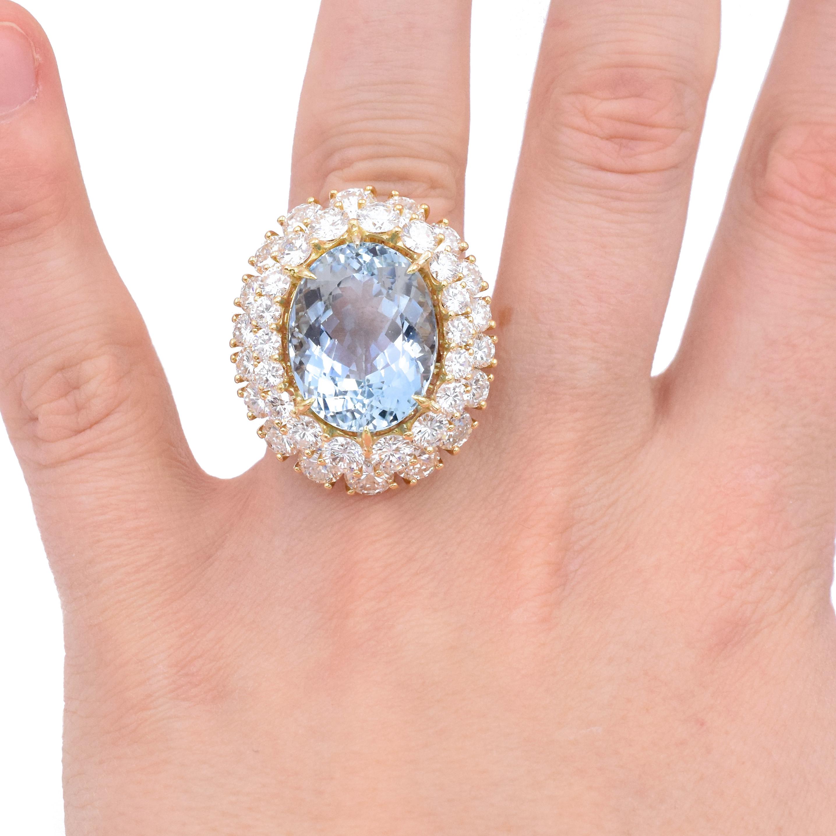 Women's Impressive Aquamarine Diamond Ring For Sale