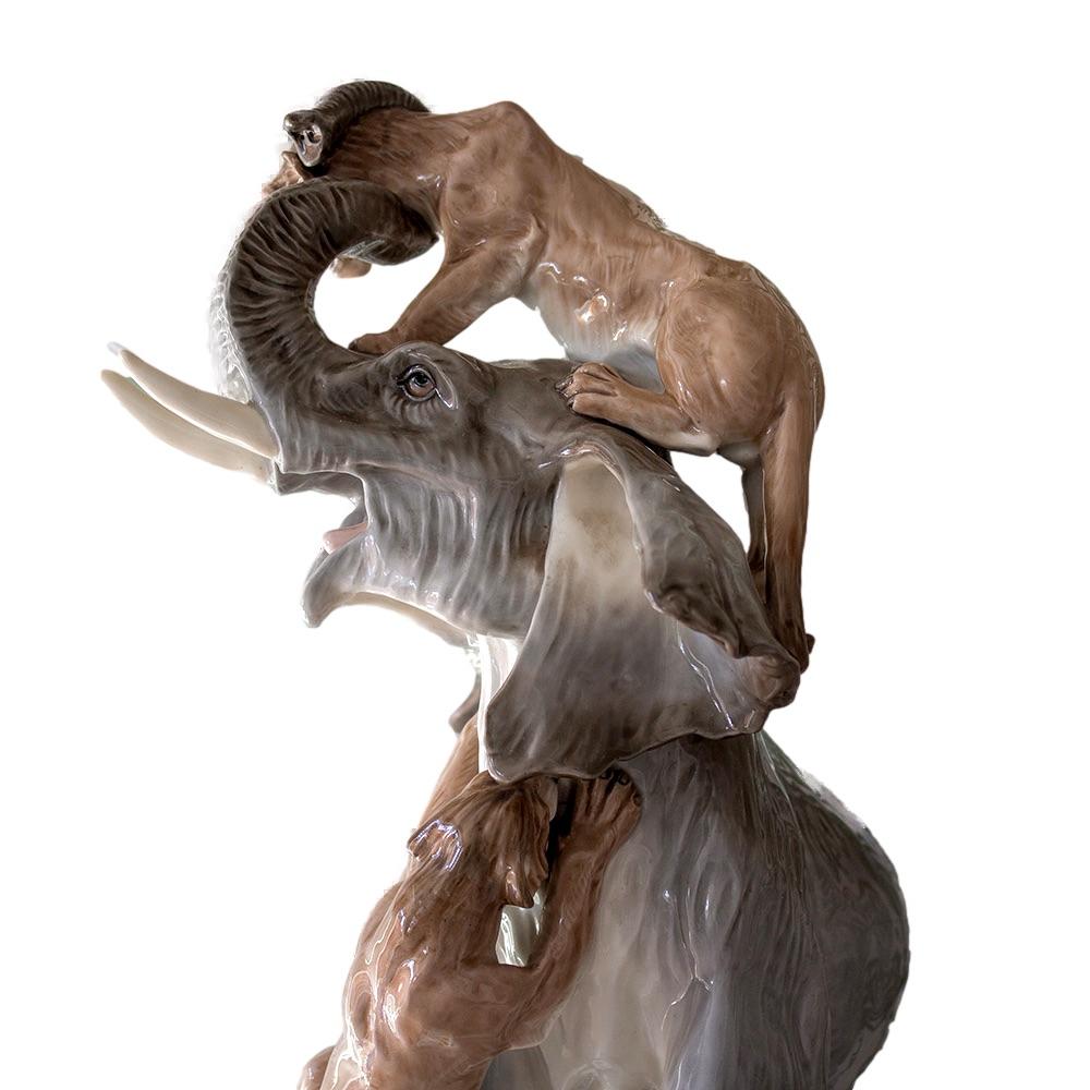 Impresionante Grupo Escultórico Art Decó Ánfora de Elefante y Tigre de Porcelana en venta 5