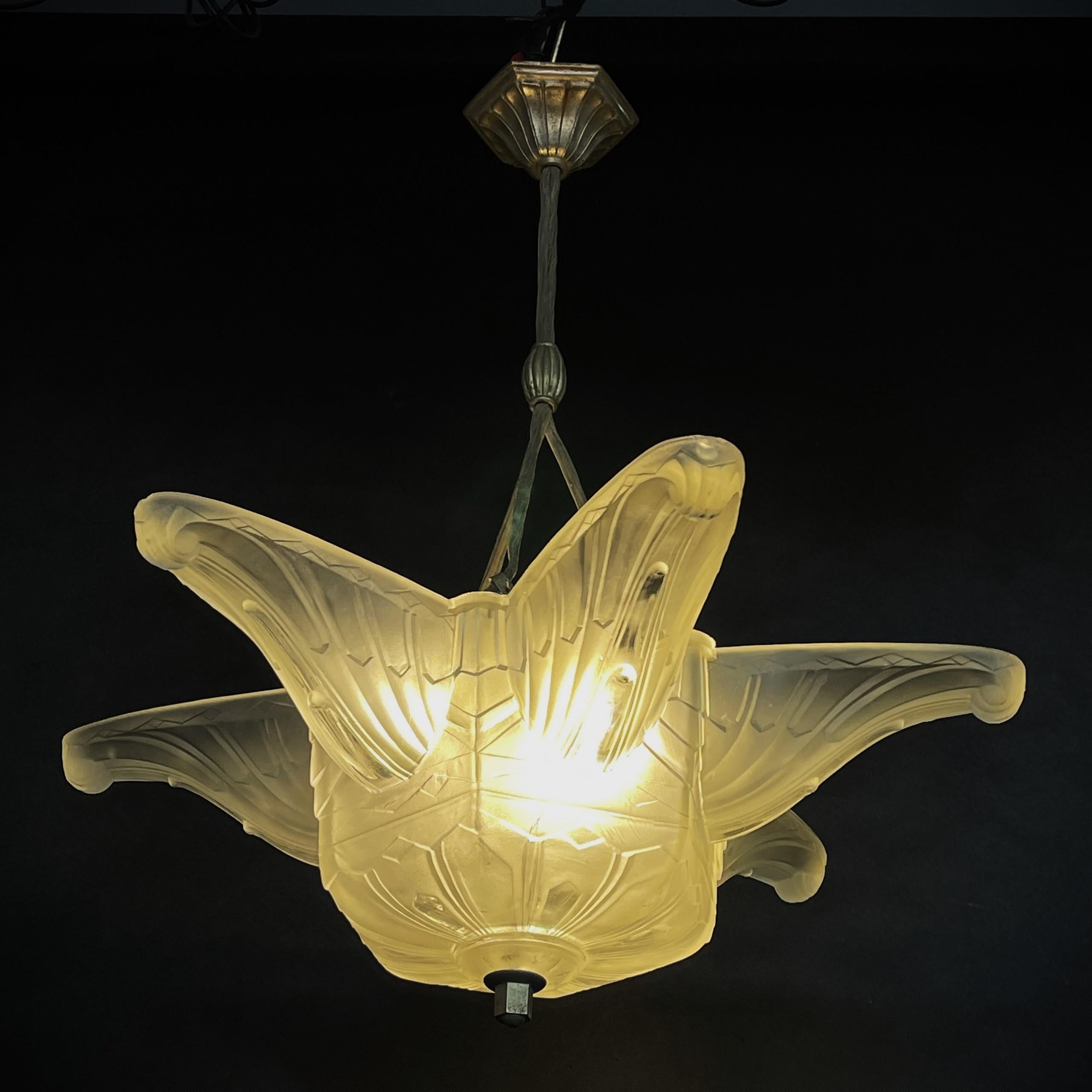Début du 20ème siècle Impressionnant lustre Art Dco par Hettier & Vincent en vente