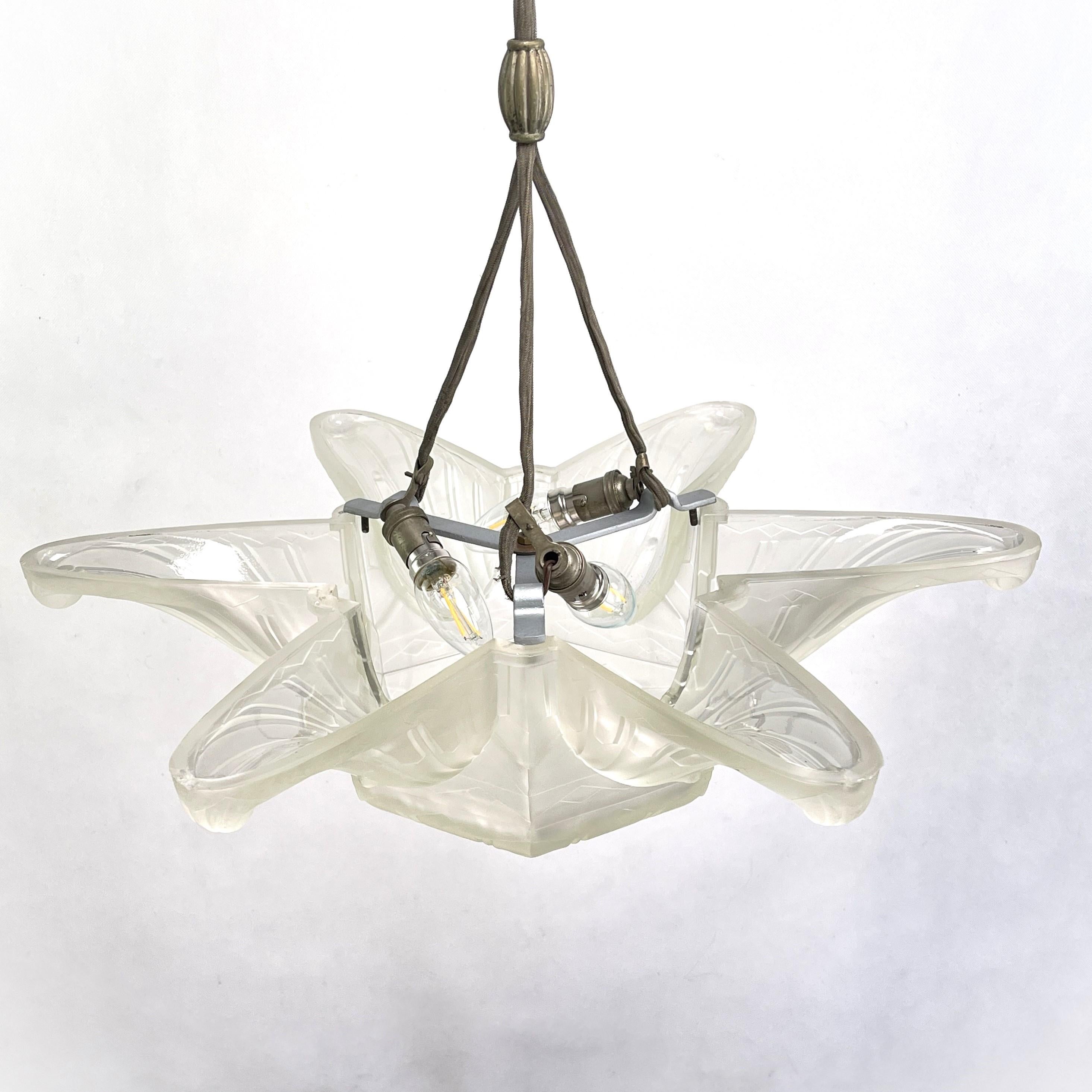 Early 20th Century Impressive Art Deco Chandelier by Hettier & Vincent For Sale