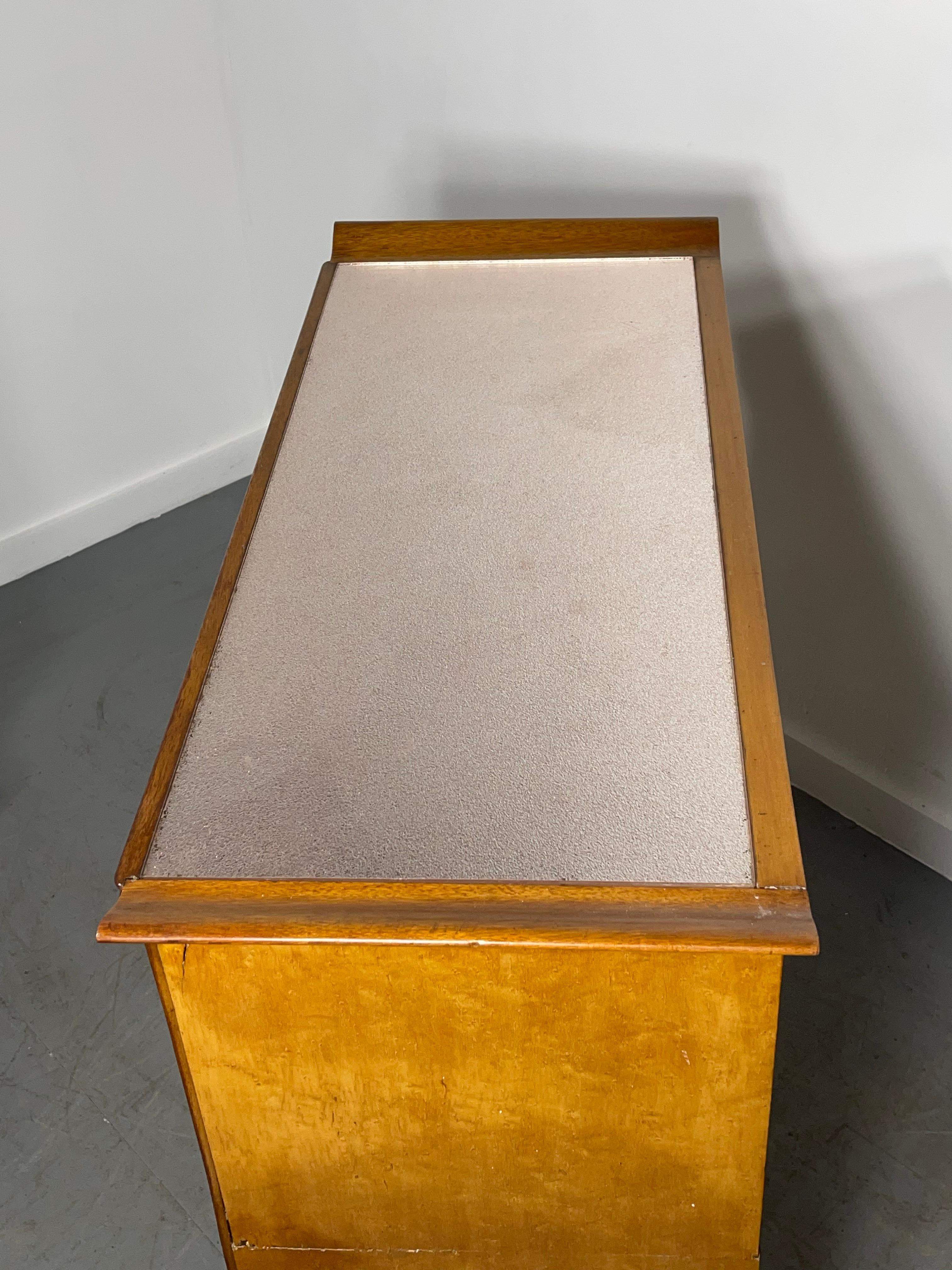 Impressive Art Deco Chest of Drawers by Laszlo Hoenig In Good Condition In Buffalo, NY