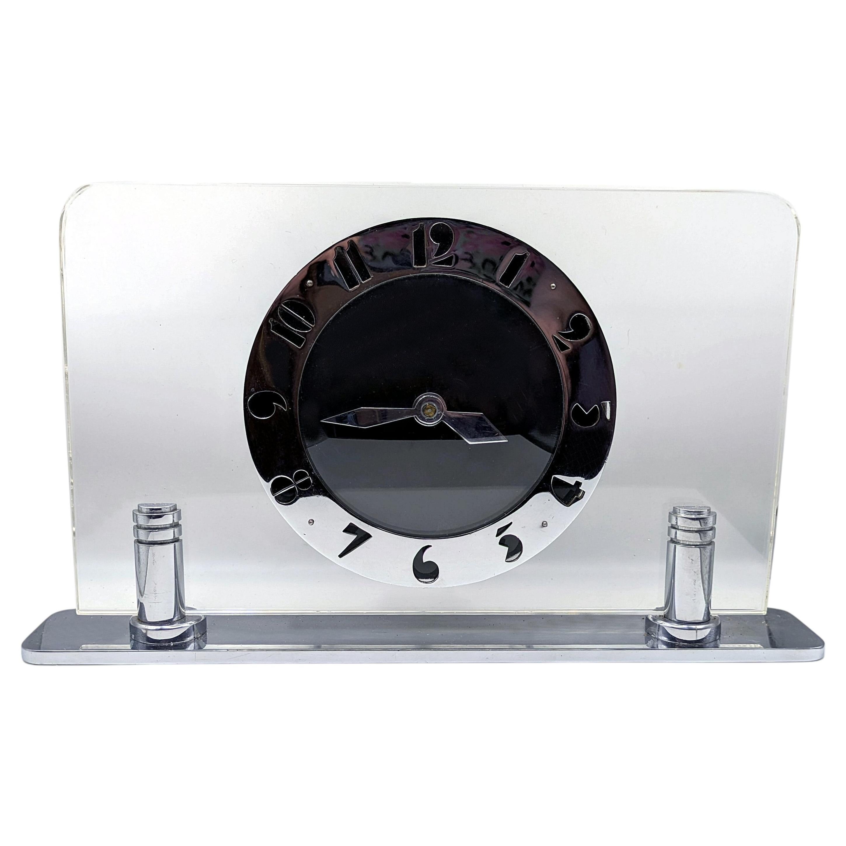 Impressive Art Deco Modernist Wind Up Mantle Clock By Smiths Clockmakers, c1930 For Sale