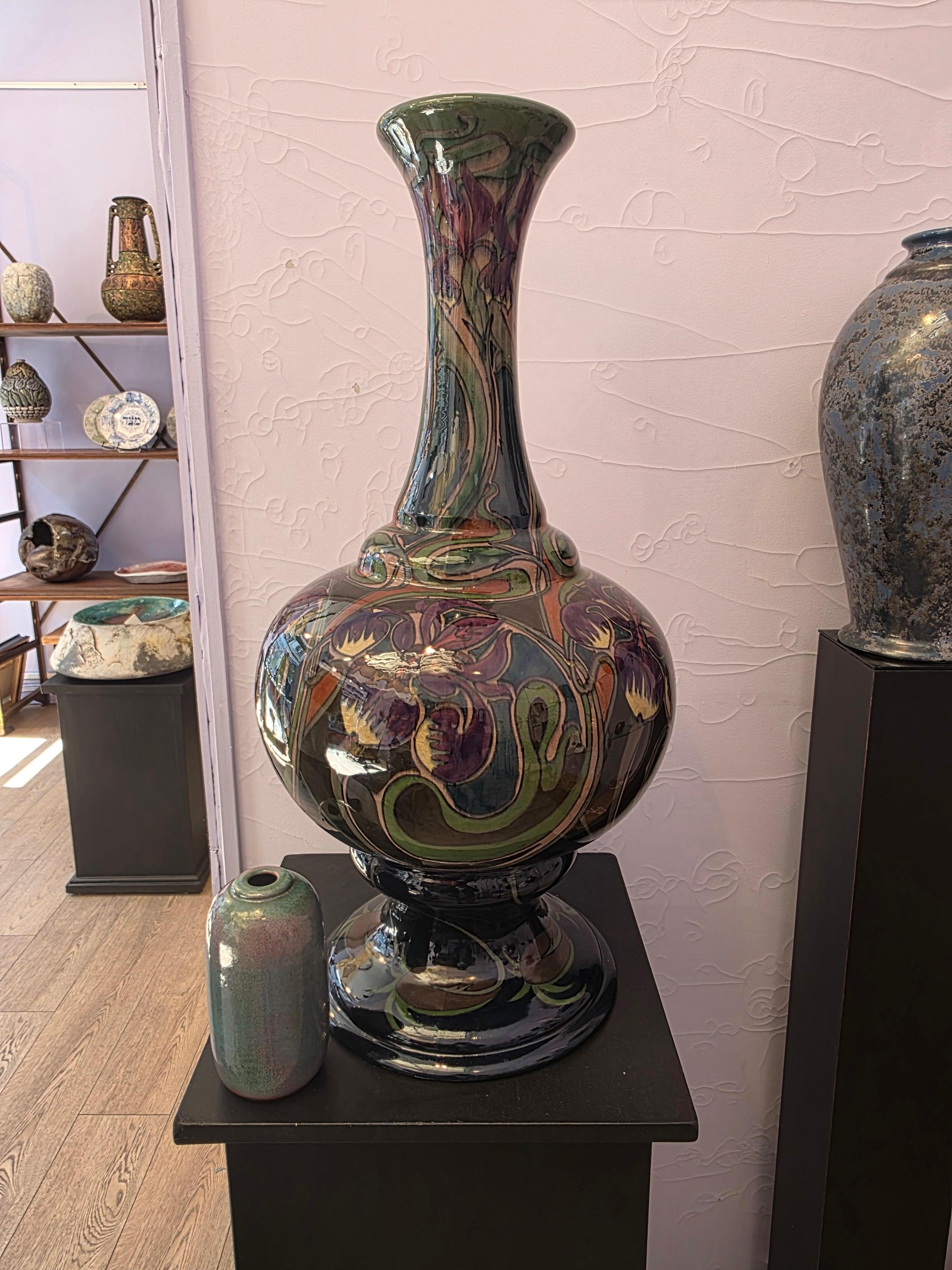 Impressive Art Nouveau Vase, Zuid-Holland Factory, Gouda, Nederlands circa 1900 For Sale 3