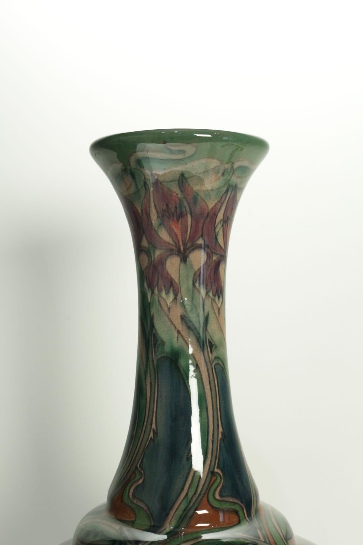 Dutch Impressive Art Nouveau Vase, Zuid-Holland Factory, Gouda, Nederlands circa 1900 For Sale