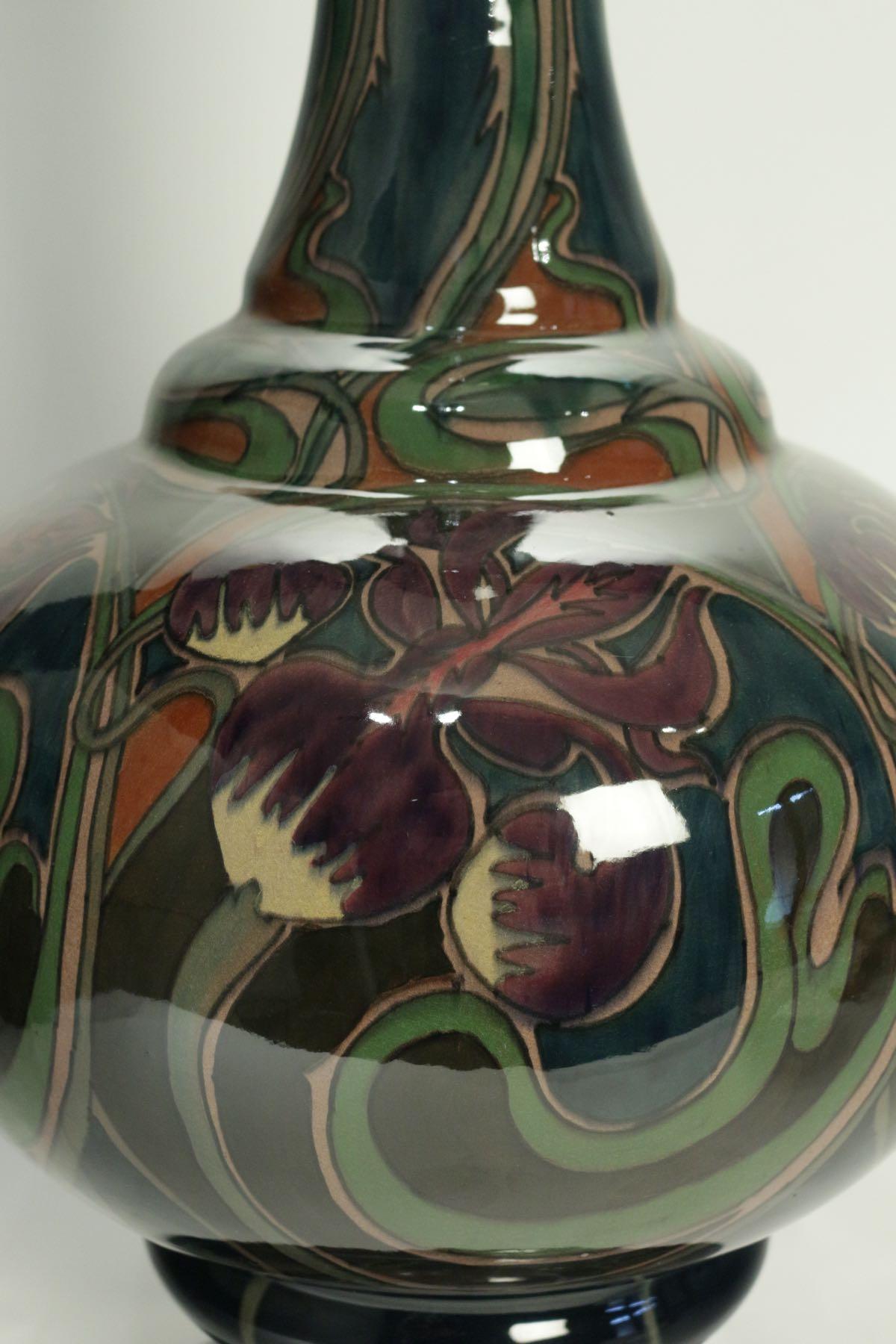 Impressive Art Nouveau Vase, Zuid-Holland Factory, Gouda, Nederlands circa 1900 In Excellent Condition For Sale In Saint-Ouen, FR