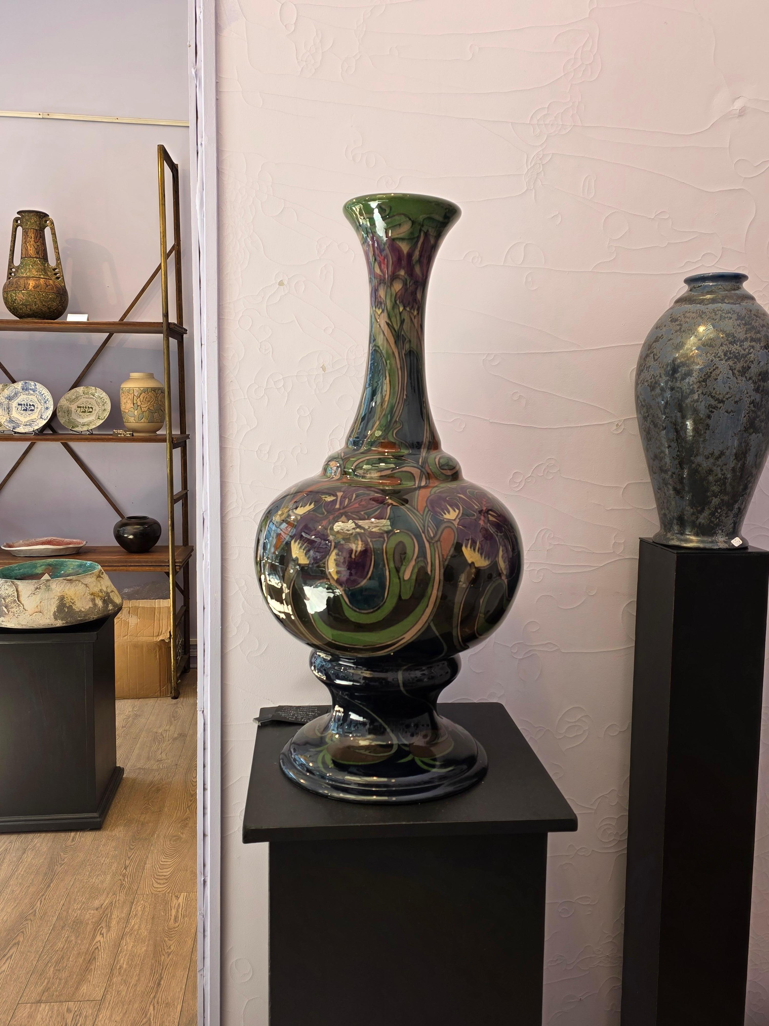 Impressive Art Nouveau Vase, Zuid-Holland Factory, Gouda, Nederlands circa 1900 For Sale 2