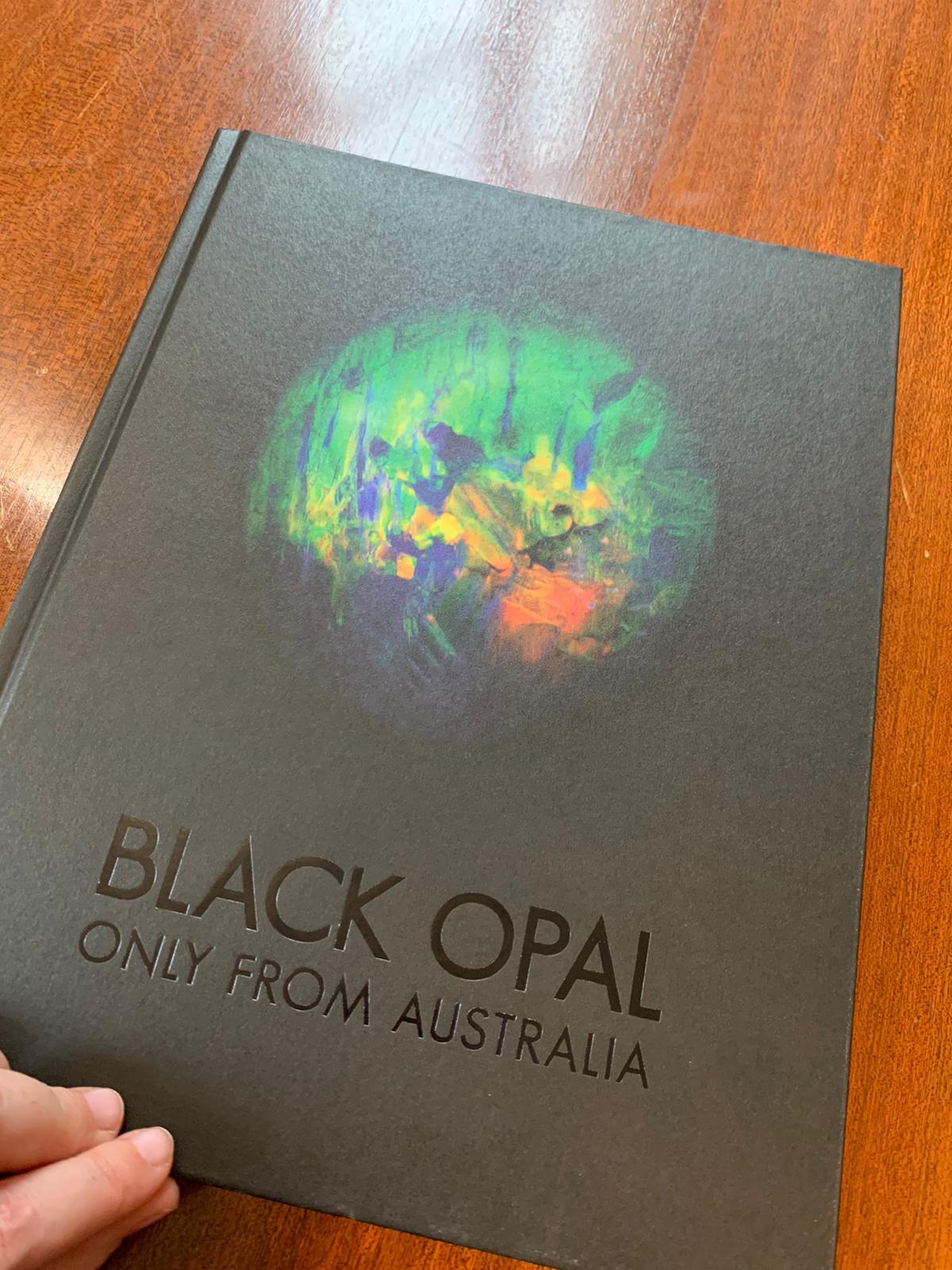 Impressionnante bague cocktail en cristal opale noir d'Australie en vente 2