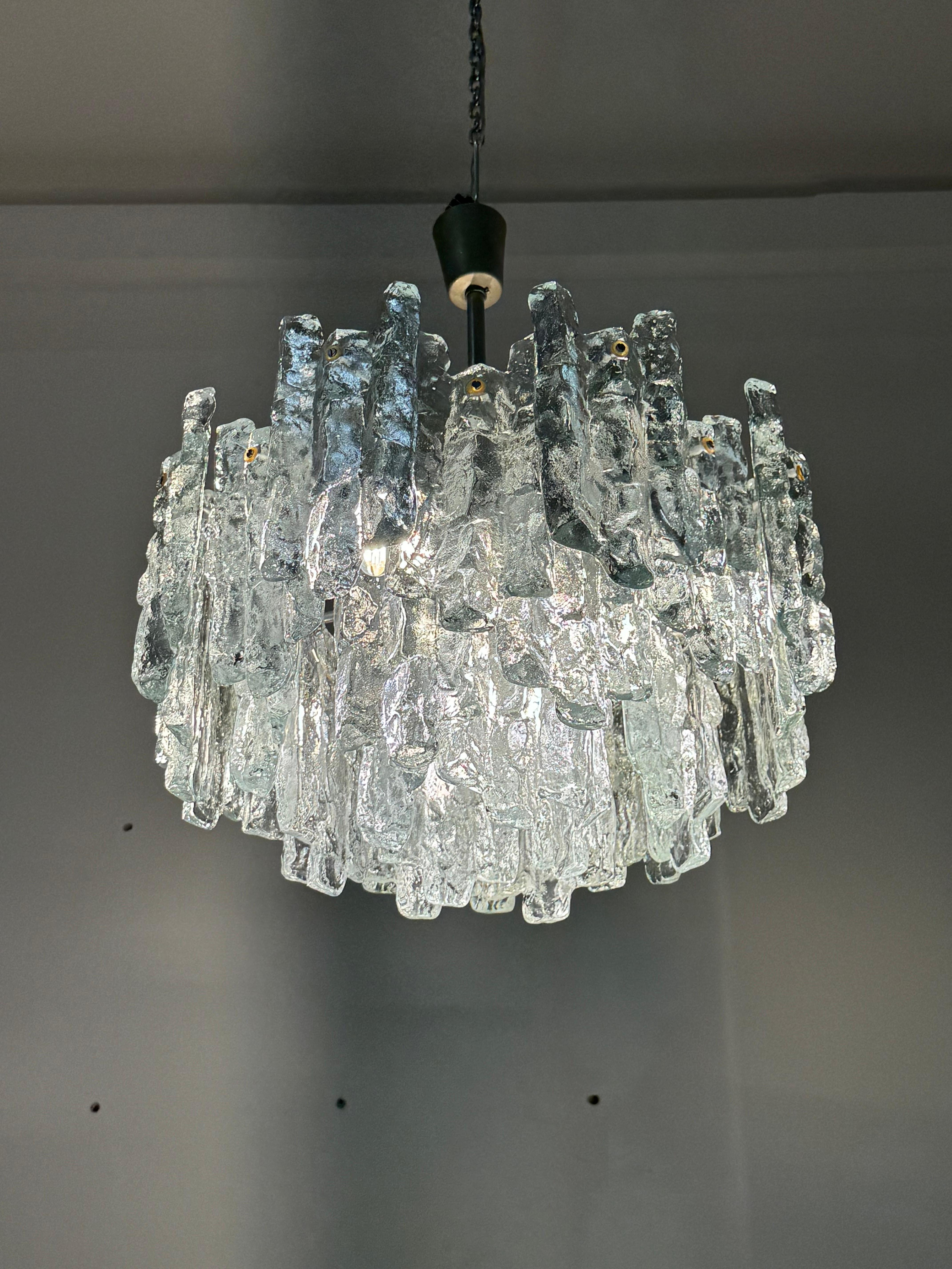 Beeindruckender österreichischer Kalmar-Kristall-Eisglas-Kronleuchter „Fuente“ aus Kalmar im Angebot 8