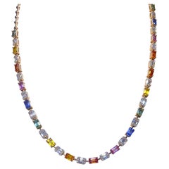 Impressionnant collier en or blanc 18 carats avec saphirs baguettes multicolores pour elle