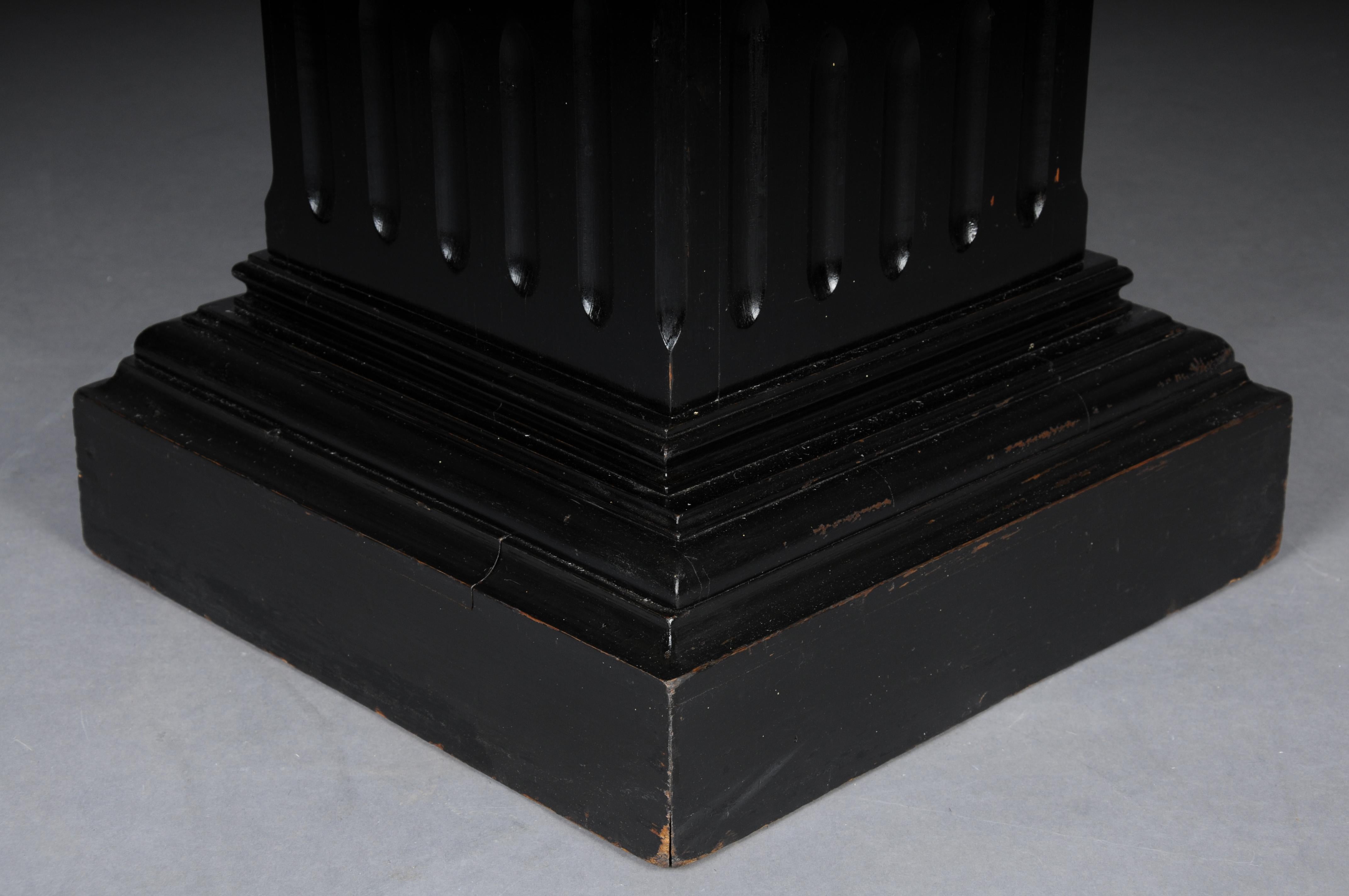 Impressive black pedestal made of ebonized solid wood, circa 1860s For Sale 4