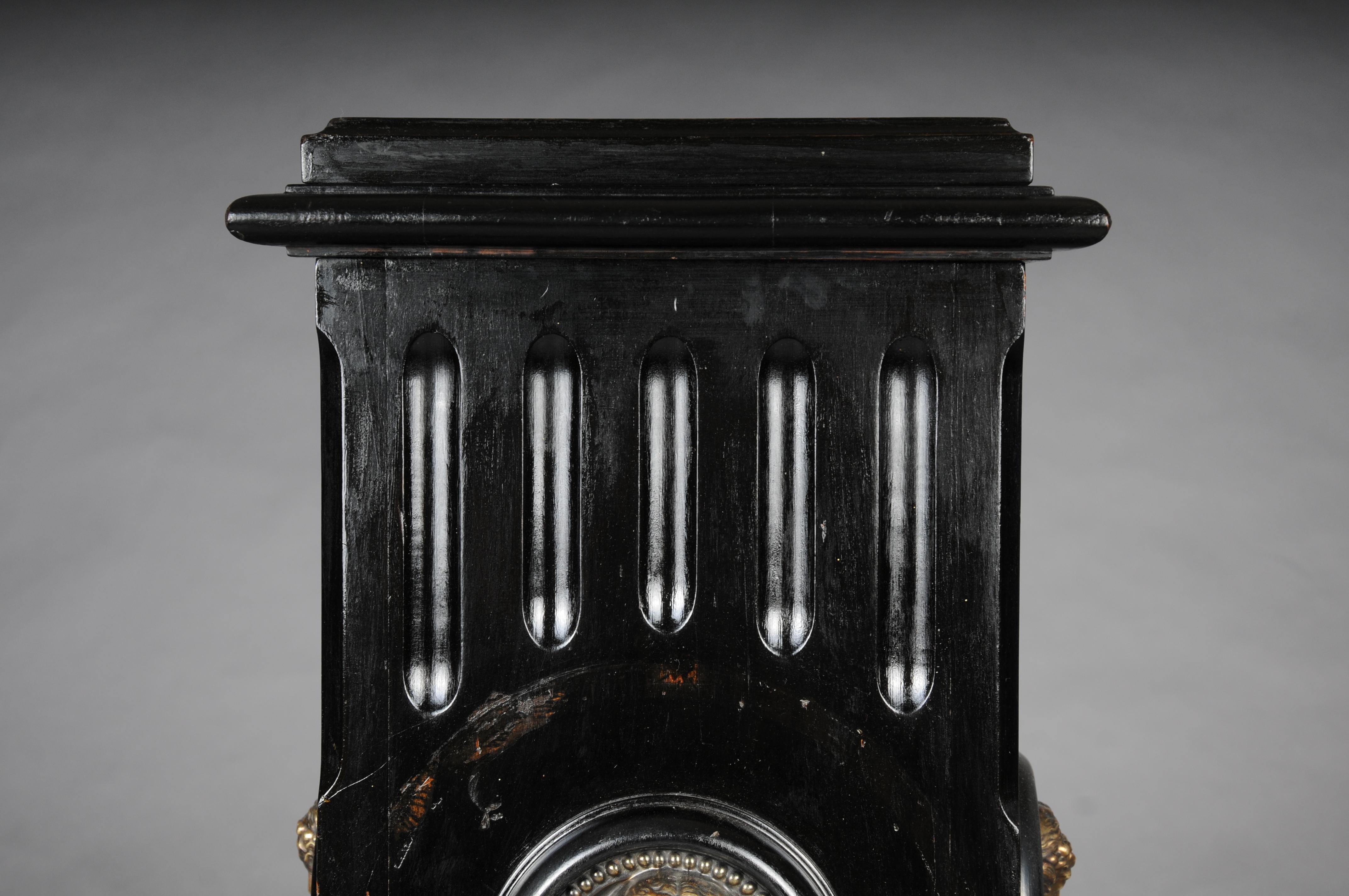 Hand-Carved Impressive black pedestal made of ebonized solid wood, circa 1860s For Sale